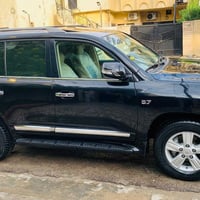 بدون صبغ • ٨ سلندر ٤٦٠٠ • ١٧١٠٠٠ كم