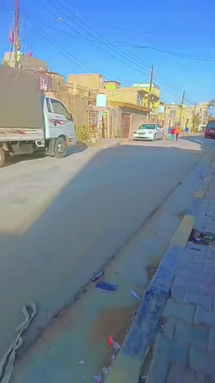 يوجد لدينا مشتمل للبيع مساحة 💯 متر الواجها 5 والنزال 20 في منطقة السكلات ال 11 في اول مربع خلف جامع أبو حميد منطقة جاهزه ماء كهرباء مجاري تبليط سعر 39 وبي مجال اتواصل ***********
