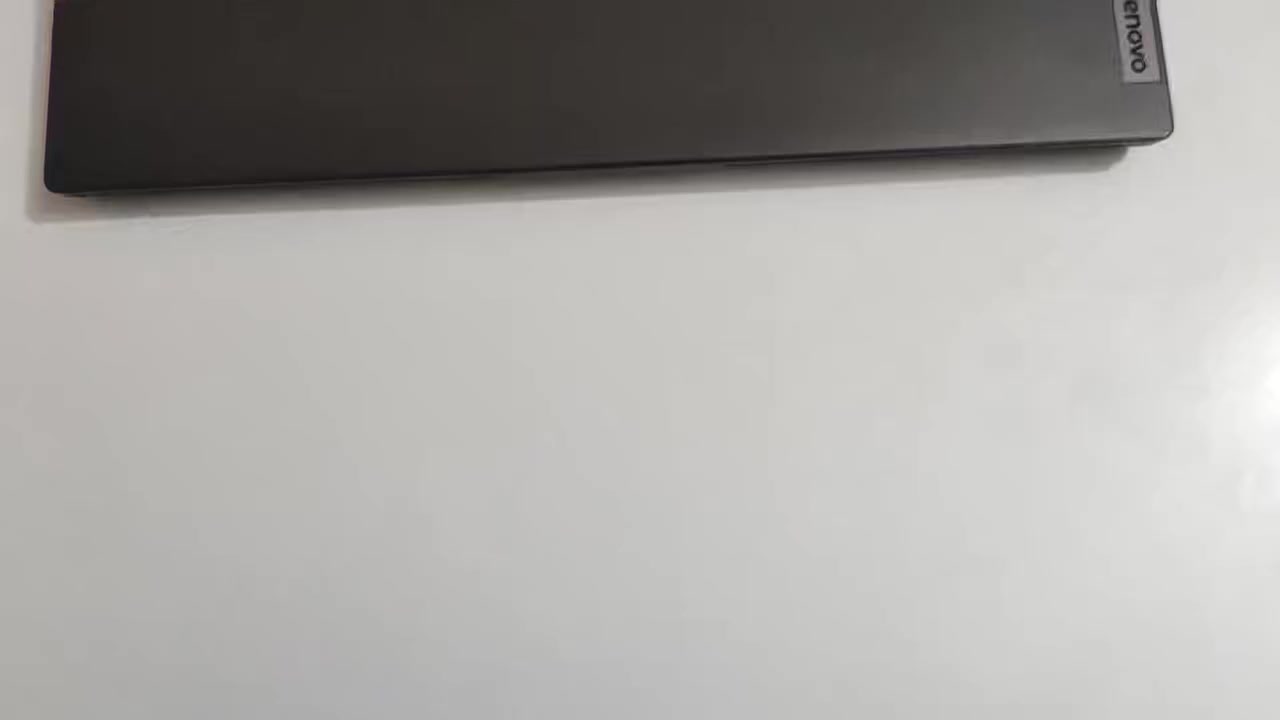 لابتوب Lenovo V15 G3 (i7 جيل 12) مستعمل نظافة برغي واحد ما مفكوك
للبيع لابتوب لينوفو مواصفات وحش، الجهاز استخدام نظيف جداً وبراغي الشركة كلها بلاد (ما مفتوح نهائياً)

المعالج: Core i7 جيل 12 (أداء طيارة).

كرت الشاشة: Intel Iris Xe Graphics (أداء عالي للألعاب والتصميم)

الرام: 16 جيجا DDR4

الذاكرة : ssd 512

الشاشة: 15.6 بوصة FHD

الميزة: يدعم تقنية FSR يعني بالألعاب والبرامج الثقيلة ينطيك أداء دبل.

النظافة: الجهاز داخلياً وكالة 100%، بس الظهر بي شخط سطحي بسيط وما غلفته ويكدر المشتري يفحص البراغي براحته.

السعر: 700 ألف (بي مجال بسيط للشراي المباشر) مكاني كربلاء

أداء الجهاز في الألعاب (FSR Active)

Valorant:  1080p  120 فريم

CS2:  1080p فريم 90 

GTA V:  1080p  60 فريم

Forza Horizon 5:  1080p 55 فريم

God of War:  720p  35 فريم

Cyberpunk 2077: 720p 35 فريم

 League of Legends:  1080p 140

فريم

DOTA 2:  1080p  90 فريم

Minecraft:  1080p  100 فريم

Rocket League:  1080p  80 فريم

Rainbow Six Siege:  1080p  65 فريم

Apex Legends: 720p  50 فريم

للاستفسار ***********
