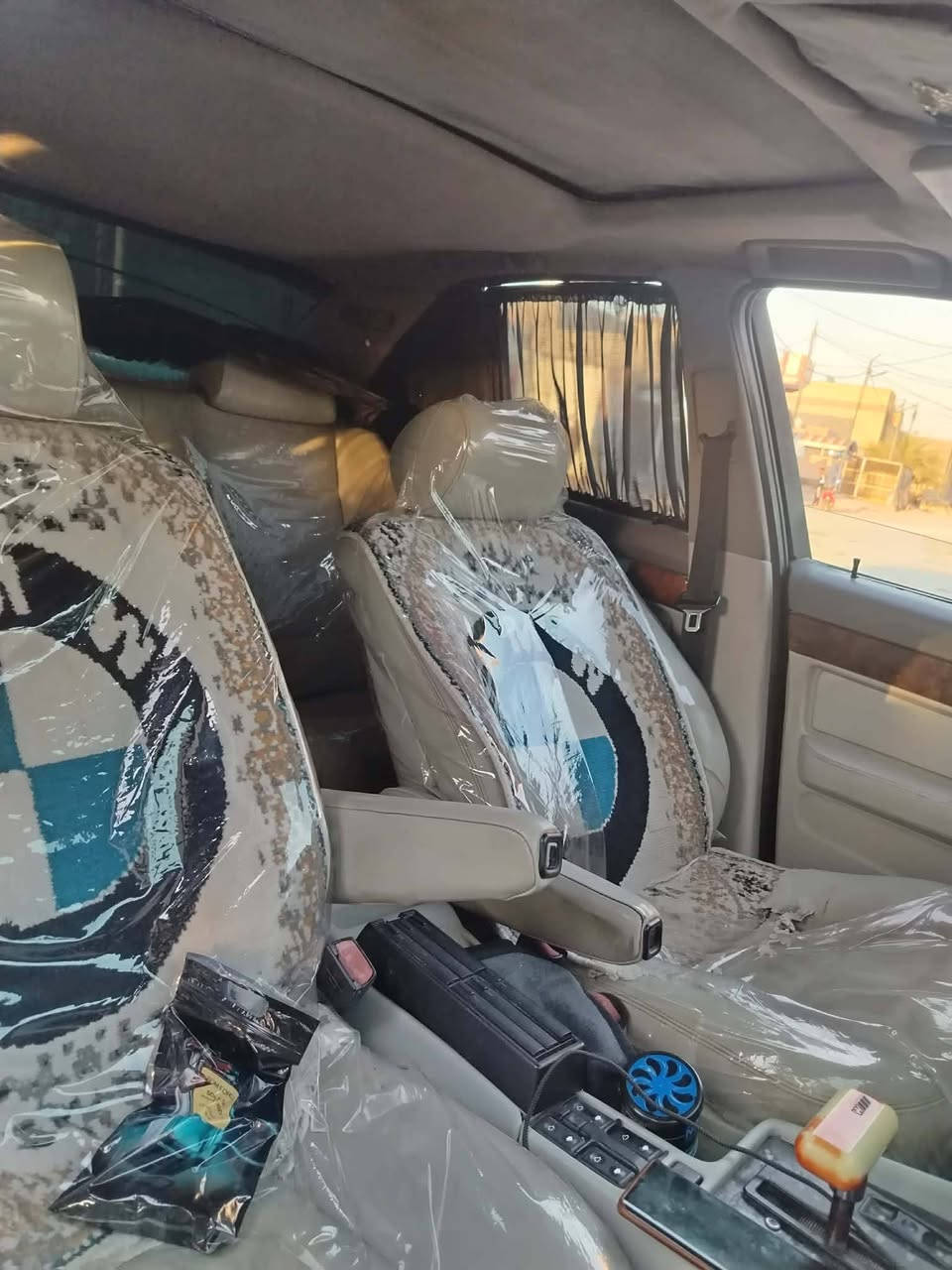 سلام عليكم من رخصت مدير الكروب المحترم بي ام 525 اصل بليته وسنويه مسكر عدله رقم الجديد صاله شهر من ترقمت سياره بسمي تريد تحويل تريد وكاله هزه جديده حداديه جديده تخم تاير جديد كهربايات كلها شغاله داخل جلد كشنات كهرباء تبريد قتعتين كير مكينه مكفولات سياره مكفوله من ضربه فقط صبغ جماليه سياره مال جناي جاهزه ترايك وين ميعجبك مكان سياره حله السعر ٧٥وبيه مجال ***********
