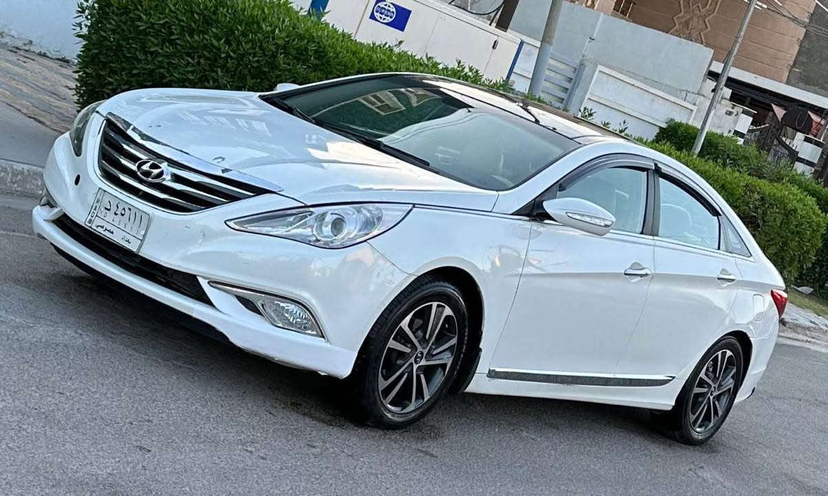 لسلام عليكم 
سوناتا 2011 خليجي
فول مواصفات بصمة تشغيل بانوراما قطعتين تبريد مري شفط كشنات جلد وكهرباء تحكم ستيرن مكينة 2400  دوش بيها صبغ 5 قطع ابيع حزام شواصي ولغد مكفولة
مكان السيارة بغداد العامرية شارع المنظمة 
السعر 98وبيها مجال بسيط
***********
*********** بغداد, العراق
