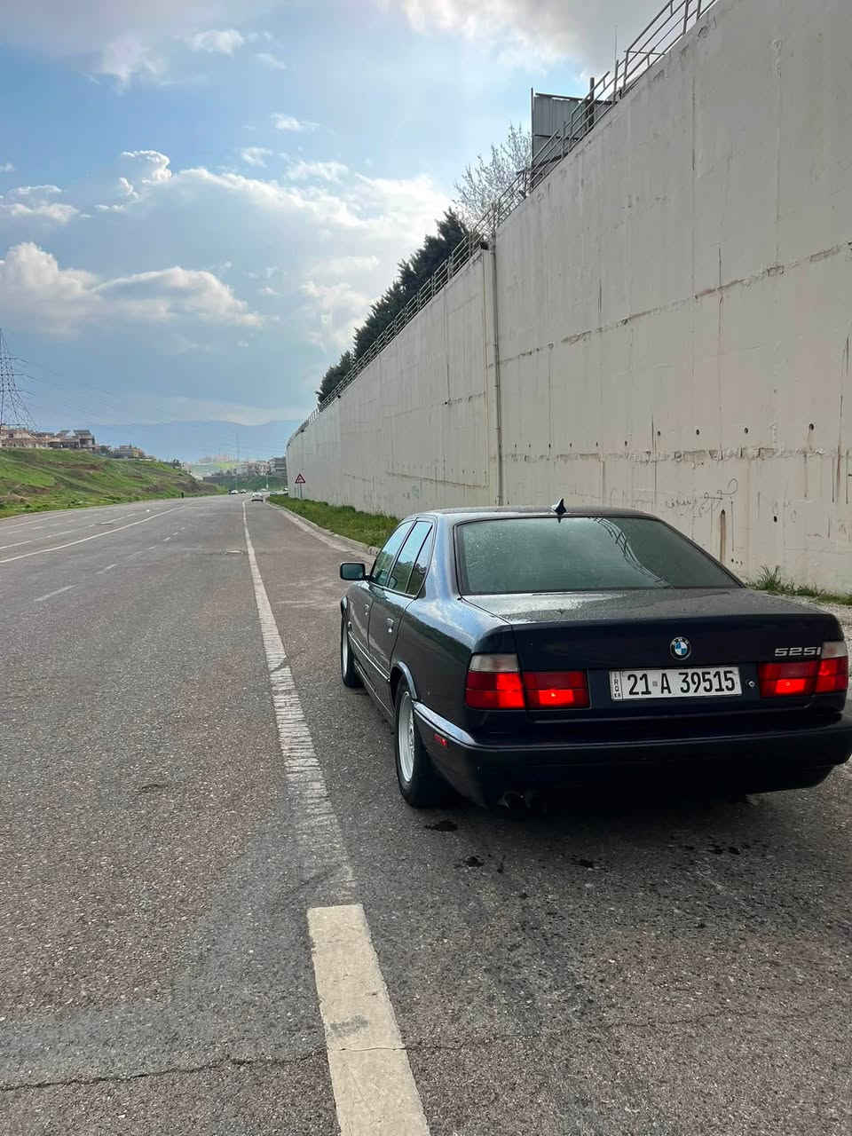 BMW e34 525iA 1995
سڵاو هاورێیان ئەم سەیاره بۆفڕۆشتن 525بیلاد تۆماتیک مۆدیلی 1995جە گێڕو مەکینەو کارەبایەتی بەشەرت ڕەنگی نیلی عام بۆیاخ بێ لێدران چوارتایەو ویلی حەسیری لۆکی لە ژێرە
ABS کوشنجڵد تەلەفونی بیلادی دەبڵ ئێرباگ ناوفۆرمیکا چوارجام کارە با  
Mپێش گەورە دەحامی
 بەناوكردن  وەکالەو خرامە و هەموو شتێکی بە شەرتە 
شوێن سلیمانی  ***********
