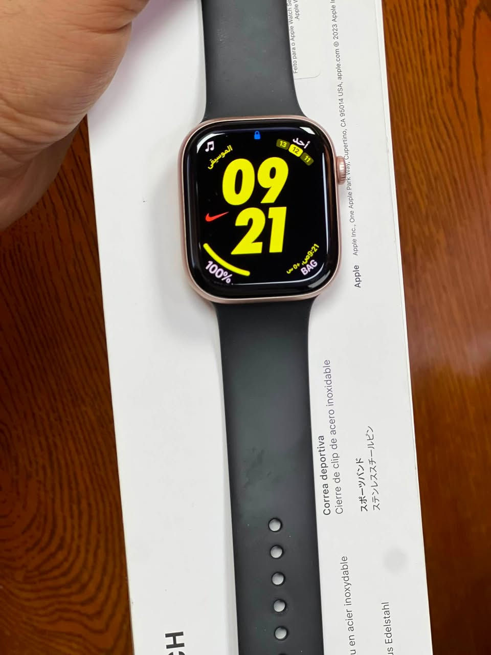 Apple Watch series 10 cold⌚️46mm
السلام عليكم 
ابل واتش جيل 10 اصدار نايك 
حجم الساعة 46mm
بطارية الساعة 100%
نظافة الساعة 100% والله حتى اظلمها اذا اكول بيها شخطة الساعة سيرها الاصلي ما ملبوس وشحانتها الاصلية ما مفتوحة ويمك الحساب بعد الساعة موضحة بالصور مصور كلشي بالتفصيل ودقيق علمود توضح الك بشكل كامل 

سعر خاص او اتصال

((((ملاحضه مشحونه فقط 10 مرات ))))

موصل حي السكر

*********** اتصال + واتساب
