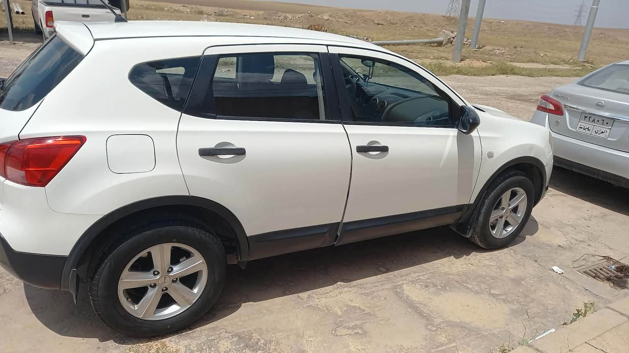 نيسان قةشقا موديل 2009 رةقةم سليماني سةنةوي بةسةر نةچووة وةكالةي بةناو خومانةوةية كارتي بةنزيني هةية گير توماتيك مةكينة 20 گير مةكينة تةبريد تةقةو رةقة بةشةرت يةك پارچةي بوياخة بي ناو گرتن نرخ 118 گةلا و مةعامةلة شوين چةمچةمال 
***********
*********** السليمانية, العراق
