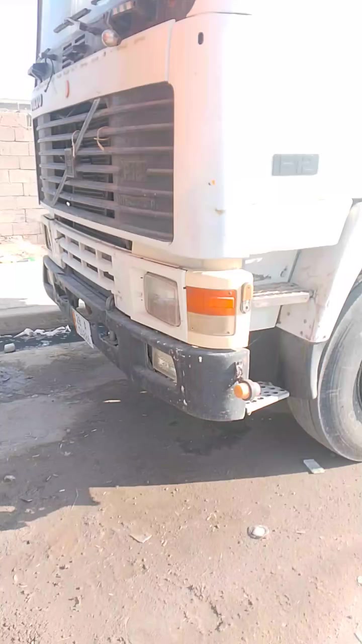 السلام عليكم فالفو البيع إف 12 موديل 92 مكينه 22 كير 3/3 سنكل خلفي رقم نكليزي 3 لوحات سنويه جديده الئ 31 بل سنويه فلات ذات جوانب متحركه 3 محاور رقم الهاتف ***********
