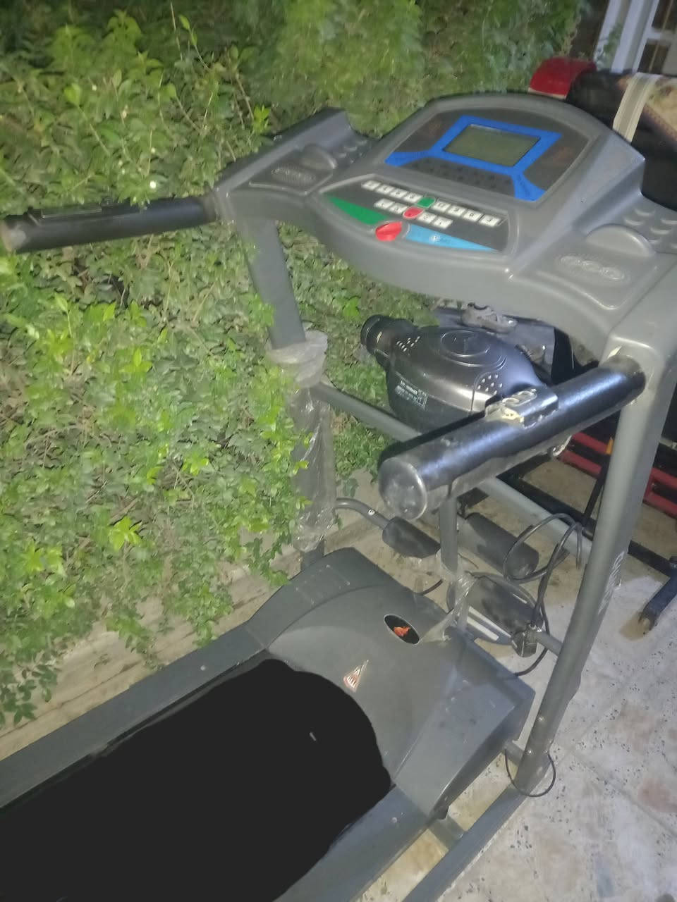 جهاز جري استخدام منزلي نضيف جدا وزن يتحمل ١٦٠كيلوسعره ٢٠٠  بي حزام تكسير شحوم تدليك جسم كامل موصفات مبي ثري سماعات بلوتوث العنوان بغداد ***********
