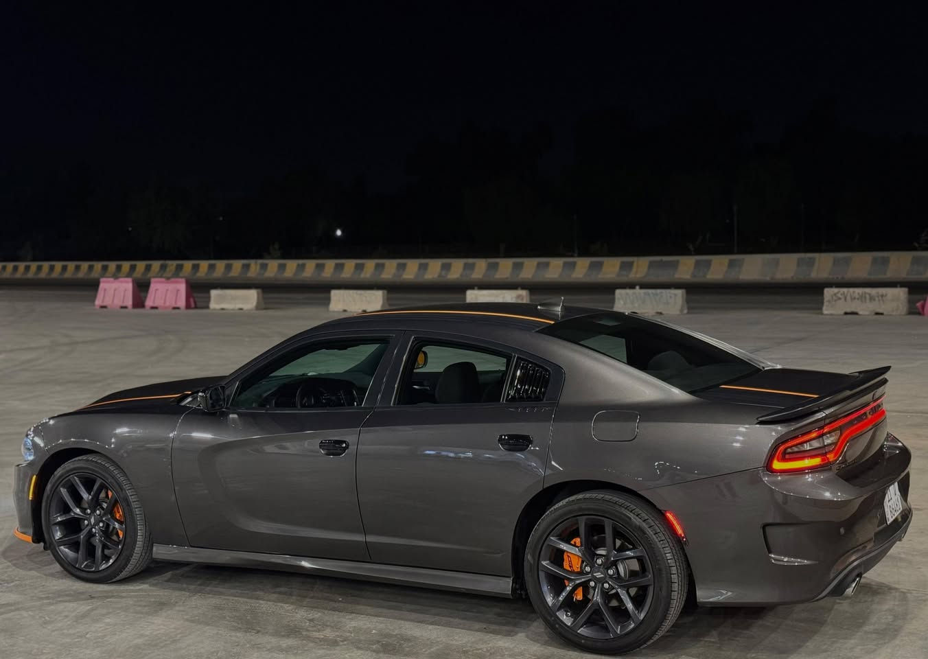 ياالله 🤲🏻 دودج تشارجر 2023 GT سوبر تراك باك بلاك توب 🔥 ((بيع فقط)) 🙏 
ماشيه 40 الف mi 
السياره جديده ومال جني شباب مابيها نقص مصروف عليها كلش هوايه مجهزها من كلشي 
حادثها موضح بالصور ربع الجاملغ والبنيد والجاملغ الثاني بي شويه بارد بدون دواخل وبدون ايرباك السياره ✅
المواصفات
♦️ محرك 3.6
♦️ شاشه كبيره تدعم ابل كار بلاي
♦️ كشنات كهرباء
♦️ كشنات حضن
♦️ منظومة زنون
♦️ شفتات ستيرن
♦️ ويل كب حجم 20 بلاد
♦️ سوبر تراك باك الك الحريه تتحكم بكلشي
♦️ سستم صوت سماعات الباين
♦️ حساس خلفي
♦️ تشغيل عن بعد
♦️ بصمتين بصمه عدد 2
♦️ قطعتين تبريد
♦️ مسويلها اورنج اديشن بالكامل 🧡
وباقي المواصفات المعروفه ✅ 
السياره جديده جديده بمعنى الكلمه لوك
جاهزه من كير ومحرك وحداديه وكهربائيات وتدفئه وتبريد وتخم تاير وشكلها ودواخلها احلى من الصور نصبتهه تخبل 🔥
رقم بغداد مشروع وطني الدولي الجديد
هزتها جديده سنويه لل2030 ✅
مكاني بغداد الكريعات
السعر 248 وبيها مجال كلش بسيط
هـ*********** الشراي يتصل فقط
