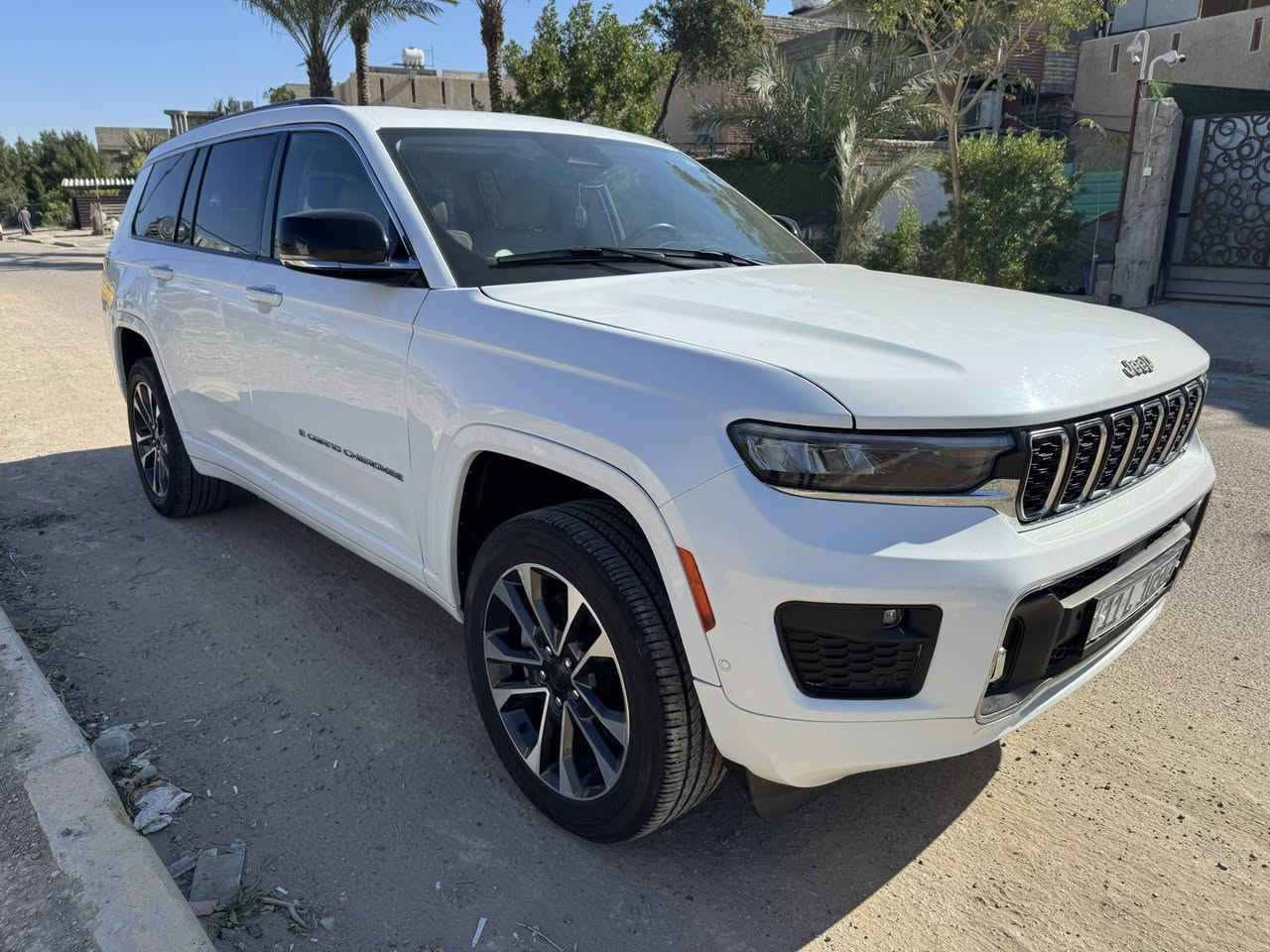 السلام عليكم
جيب اوفر لاند  موديل ٢٢ وارد أمريكي 

ماشية ٢٠ الف ميل 

سبعة راكب 

الحادث مرفق مع الصور 

مواصفات الوافر لاند معروفة

السيارة باسمي 

السعر :٣٥٠٠٠ دولار بيها مجال
***********
***********
