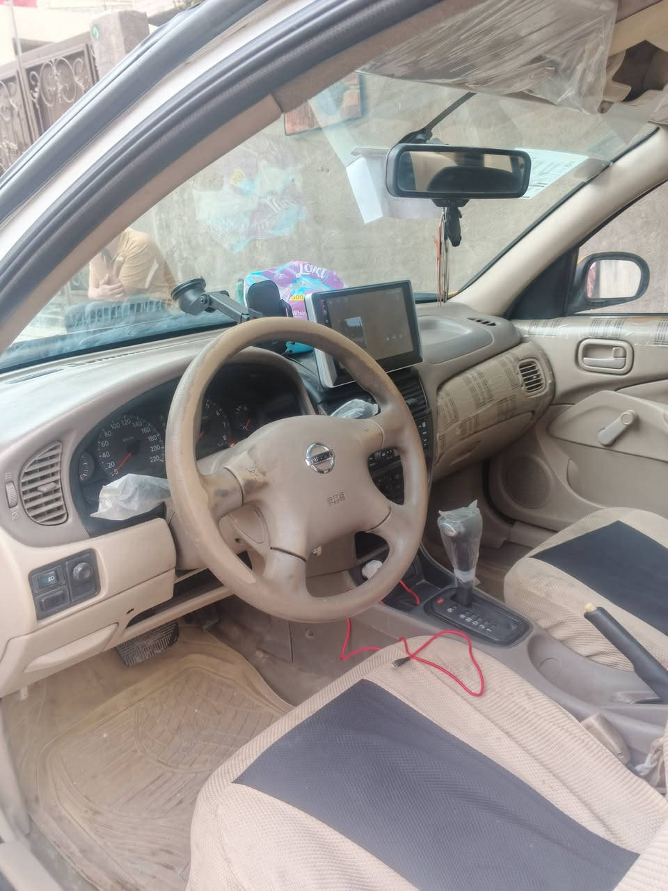 السلام عليكم
نيسان سني موديل 2008 للبيع 

مكفولة ما عده بيها طخة ب البنيد 

بيضه مصبوغة صفرة بسمي تحويل ثاني يوم السعر 95وبيها مجال العنوان بغداد العبيدي الهاتف ***********
