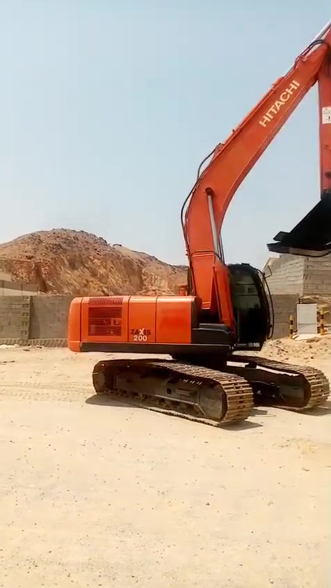 حفاره هيتاشي موديل 2010           حجم 2000 تواصل واتس ***********
