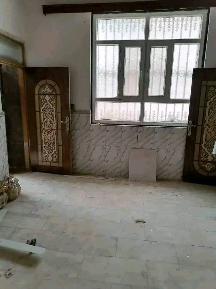 دار للإيجار 50م طابق ونص حي النداء منطقة 58 قريب المدرسة الوردية تفاصيل الدار  صالة  ومطبخ وصحيات وفوك غرفة وصحيات  من عمود 23 وتنزلون للحي اتصال ***********
