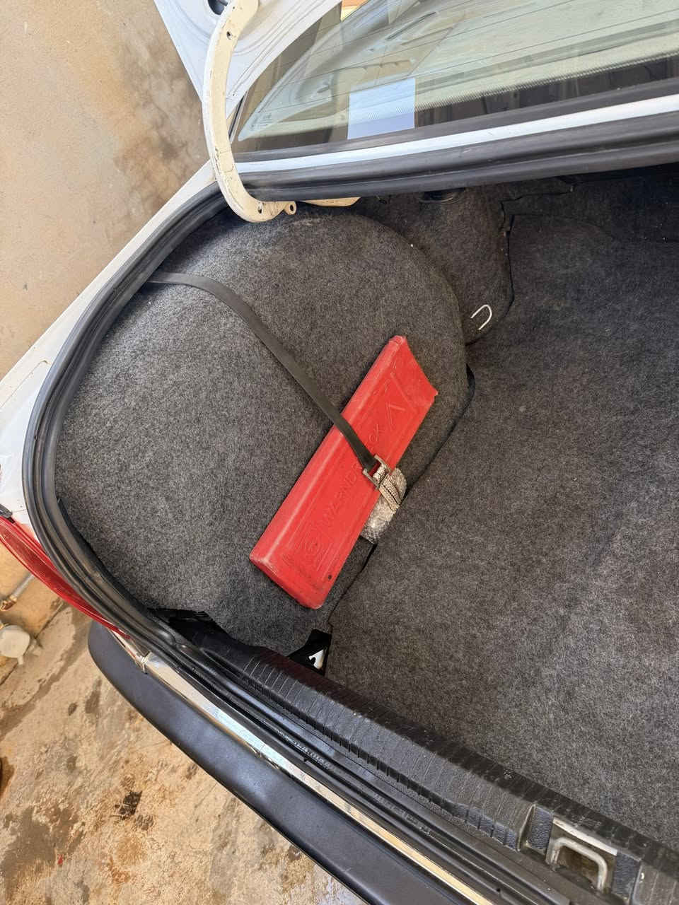 سلام عليكم للبيع اوبل اوميكا  موديل ١٩٩١
محرك ٢٠ كير اوتماتيك  تبريد ما يشتغل 
 رقم أربيل سنوية جديد رقم جديد 
دفتر بانزين موجود       شاشة أندرويد كاميرا خلفي 
موصفات فول  CD كرستال   داخل رصاصي 
جامات كهربائي سقف سلايت كهربائي 
سيارة بدون ضرب بدون صبغ هلال واحد صبغ
كير محرك بلشرط محرك شادها جديد مال تفصيخ 
كهربائيات كلها شغال    صدرها جديد 
سيارة باقي على وضع شركة  بدون خياس 
سعرها ٥٧$ 
رقم موبايل ***********
مكاني كركوك
