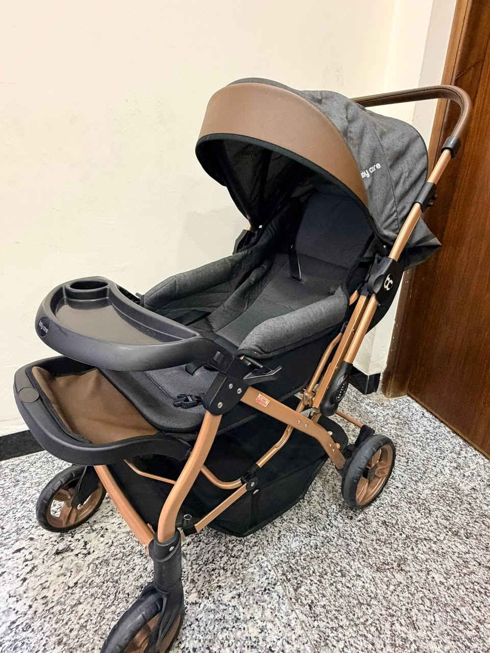 عربانة ماركة baby care
مستعملة قليل جدا جديده ب١٥٠ الف وبيهة مجال

كبيرة وواسعة تكون منام و جلوس 

بيهة 3 مستويات 

و مقبض الدفع يتحول بتجاهين

سهلة الغلق والخزن

متينة وقوية جدا تتحمل وزن ثقيل

العنوان الحرية


**إذا كنت صاحب هذا الإعلان وتريد حذفه لأي سبب، رجاءا أرسل رسالة إلى الدعم الفني**