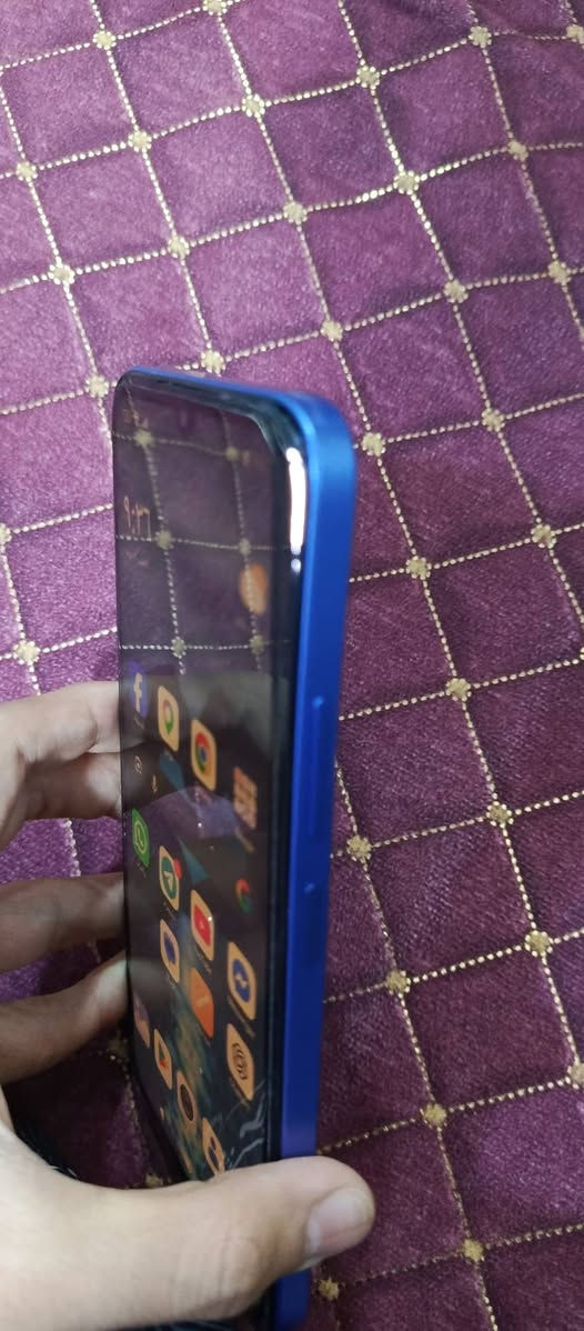 للبيع ريدمي 15c 
ذاكرة 256 
ما مفتوح ضرره فقط كما موضح في الصورة 
الجهاز بيه ثكل
سعره 100
***********
