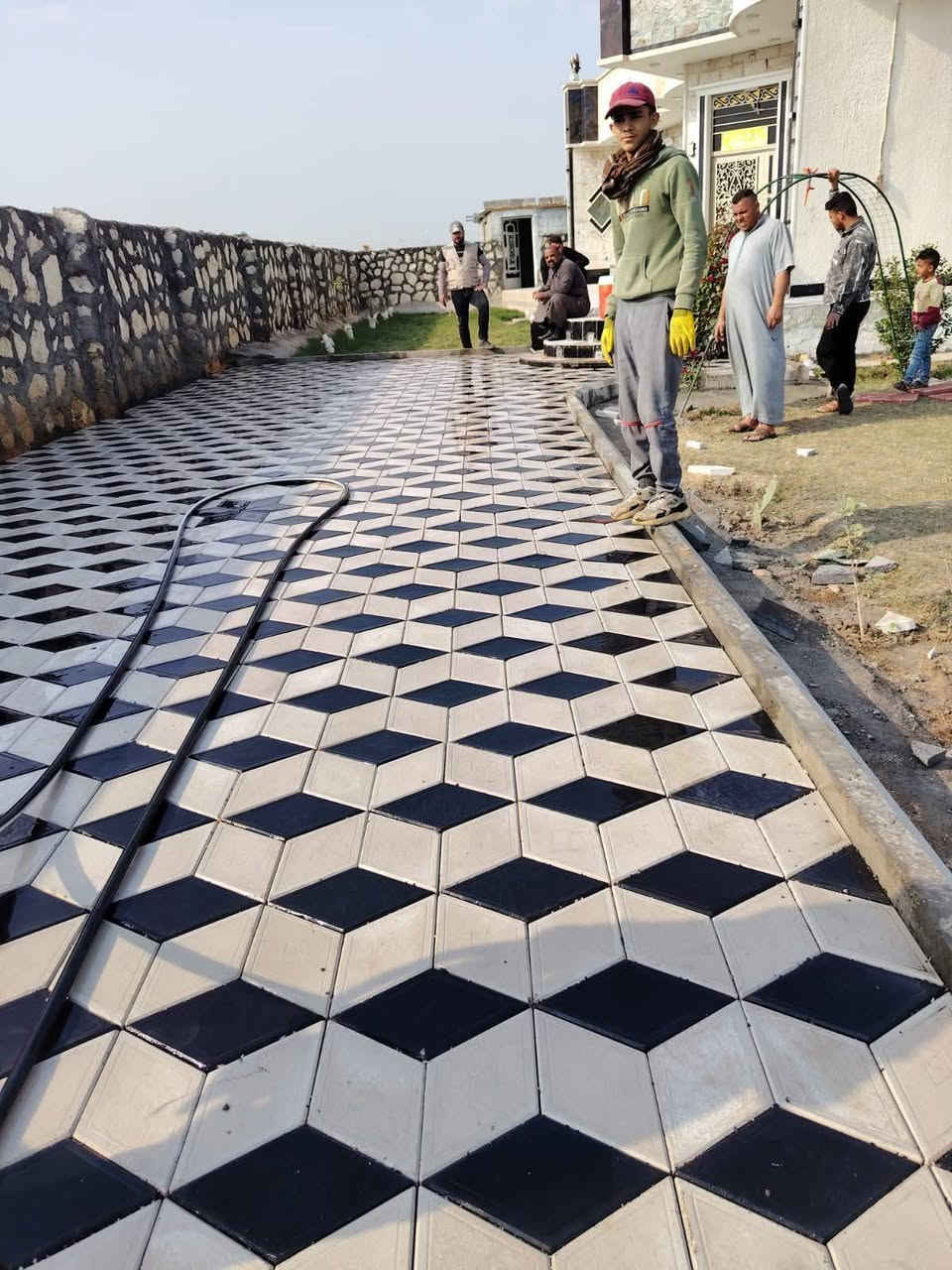 كادر مغرنص  متفرق نشتغل كرجات بيوت ساحات مدارس شوارع شغل درجه اوله
بسعر مناسب 
لاتواصل  ***********
