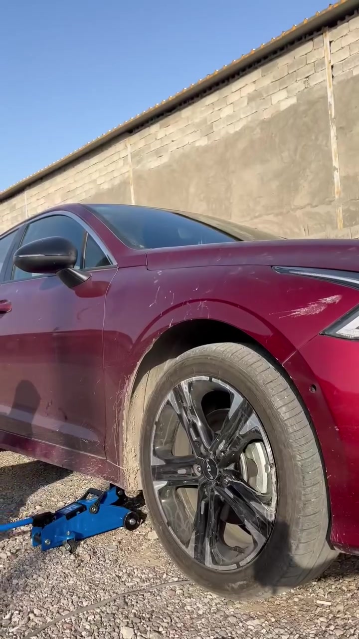 جك سيارة هيدروليكي بقوة 2 طن 💪
مثالي لتبديل التواير بسرعة وأمان

تصميم عربانة بعجلات لسهولة الحركة

ارتفاع يصل إلى 305 ملم

تحكم سلس في الرفع والتنزيل

مناسب للبيت والورشة

اختيار عملي لكل سائق 🚗
....حجز خاص


**إذا كنت صاحب هذا الإعلان وتريد حذفه لأي سبب، رجاءا أرسل رسالة إلى الدعم الفني**