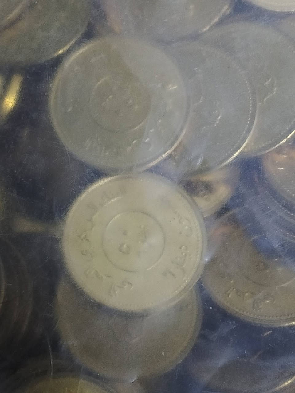 كيس الاصلي ما مفتوح بحالة البنك 50دينار الشحيحه بل كتلوك الاصلي ولجيس ما مفتوح اصدار
٢٠٠٤ 
2000قطعه 
 لغاية منتصف الليل يبدأ بدولار أقل زياده 5$ 
متوفر توصيل كل العراق فقط 
غير مبري الذمه اي شخص الي زيد جذب


**إذا كنت صاحب هذا الإعلان وتريد حذفه لأي سبب، رجاءا أرسل رسالة إلى الدعم الفني**