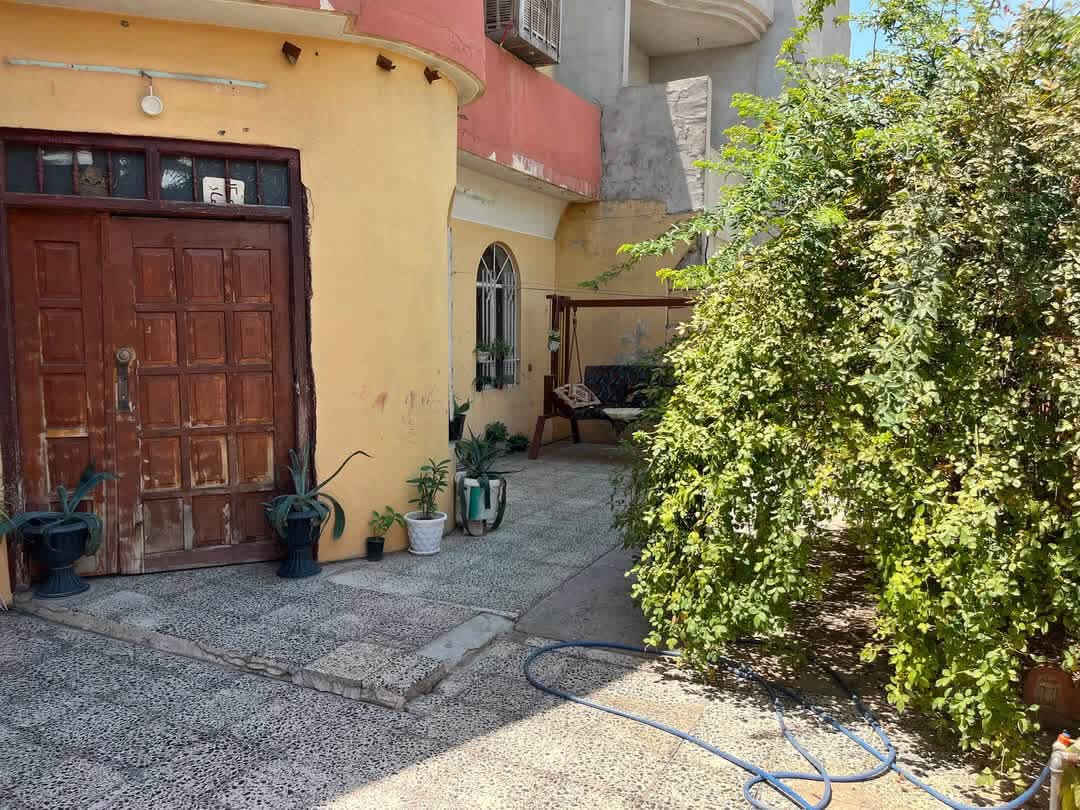 دار للبيع  الموقع حي سومر مقابل جامع الصالحين قرب تقاطع سومر ومطعم سومر الركن
المساحة (٢٠٠) متر     واجهة ١٠    نزال    ٢٠     

لمعرفه السعر والتفاصيل  الاتصال على الرقم 
*********** 
او ارسال رسالة على الواتسب نفس الرقم
