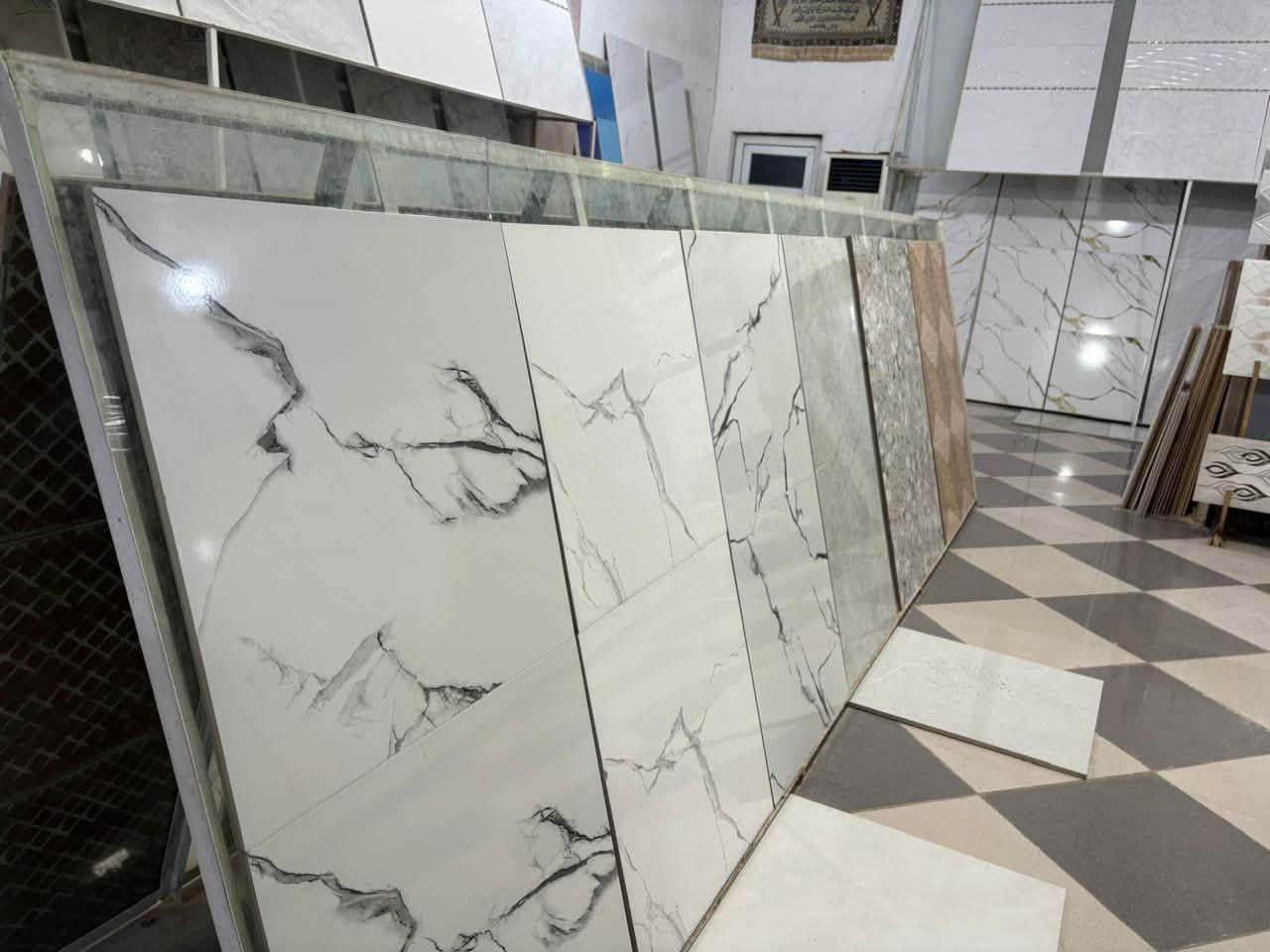 للبيع : السيراميك راقي كلش السعر جوه السوك....
العنوان : خانقين.. قرب جامع مصطفى بك فرع ندافين
للاستفسار  : ***********
