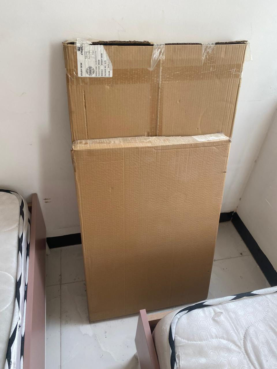 غرفة للبيع بغداد الدورة استعمال قليل جدا حوال الشهرين بس 5 قطع و المكتبة مالته ما مفتوحه بعد السعر 450 وبيه مجال 
للتواصل ***********
