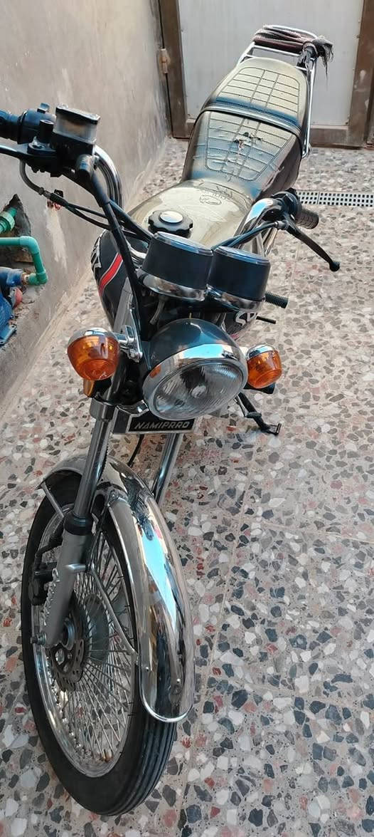 دراجة ٤ كير موديل ٢٣ مرقمة سنوية كاملة باسمي دراجة جديده ما مفتوح برغي بيهة  السعر مليون دينار
+964 781 287 8029 واتساب موجود


**إذا كنت صاحب هذا الإعلان وتريد حذفه لأي سبب، رجاءا أرسل رسالة إلى الدعم الفني**