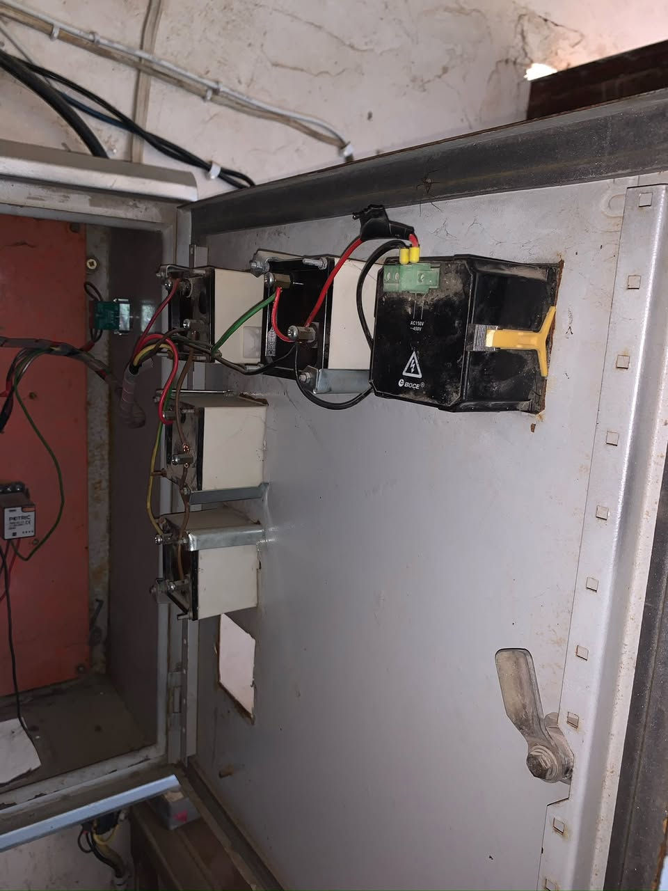 من رخصه الادمن للبيع كونتكتر ولوحه وكيجات للتواصل *********** العنوان بغداد ابو غريب
