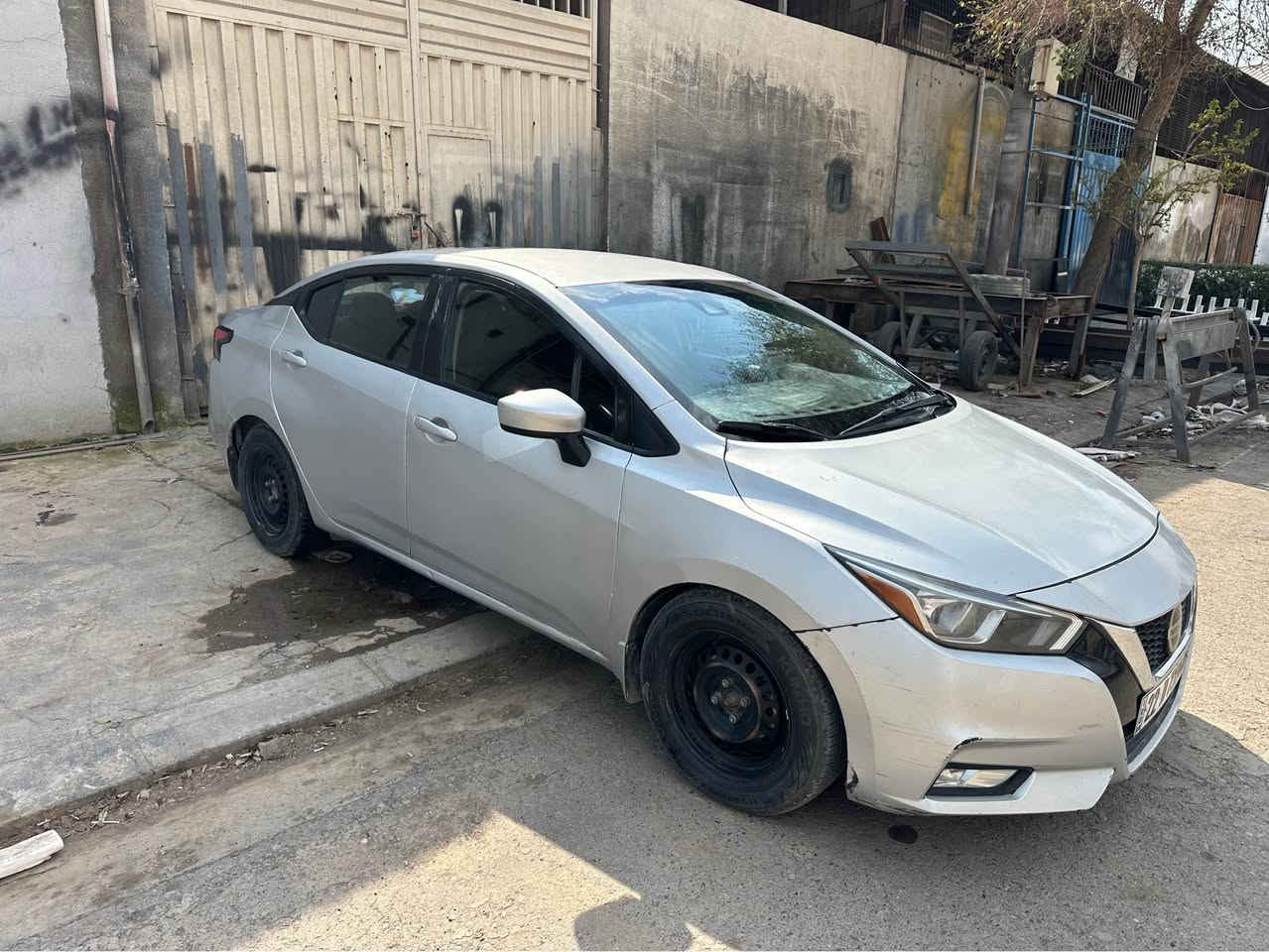 السلام عليكم 
نيسان فيرسا 2020
مواصفات s به سمه
سه ياره يه كه يه ك سه فعه ي لا ي سه كن سبوغه واتا 6 بارجه و سه قفي دوو جيكاي سبوغه شانصي لاي سايق 20 سم سبوغه 110 ميل رويشتوه حاديسه ي ايره يه سعر 90 كه ميك مجال
1000$ غرامه ي له سه ره دواي مامه له ده يكه رينمه وه
*********** أربيل, العراق
