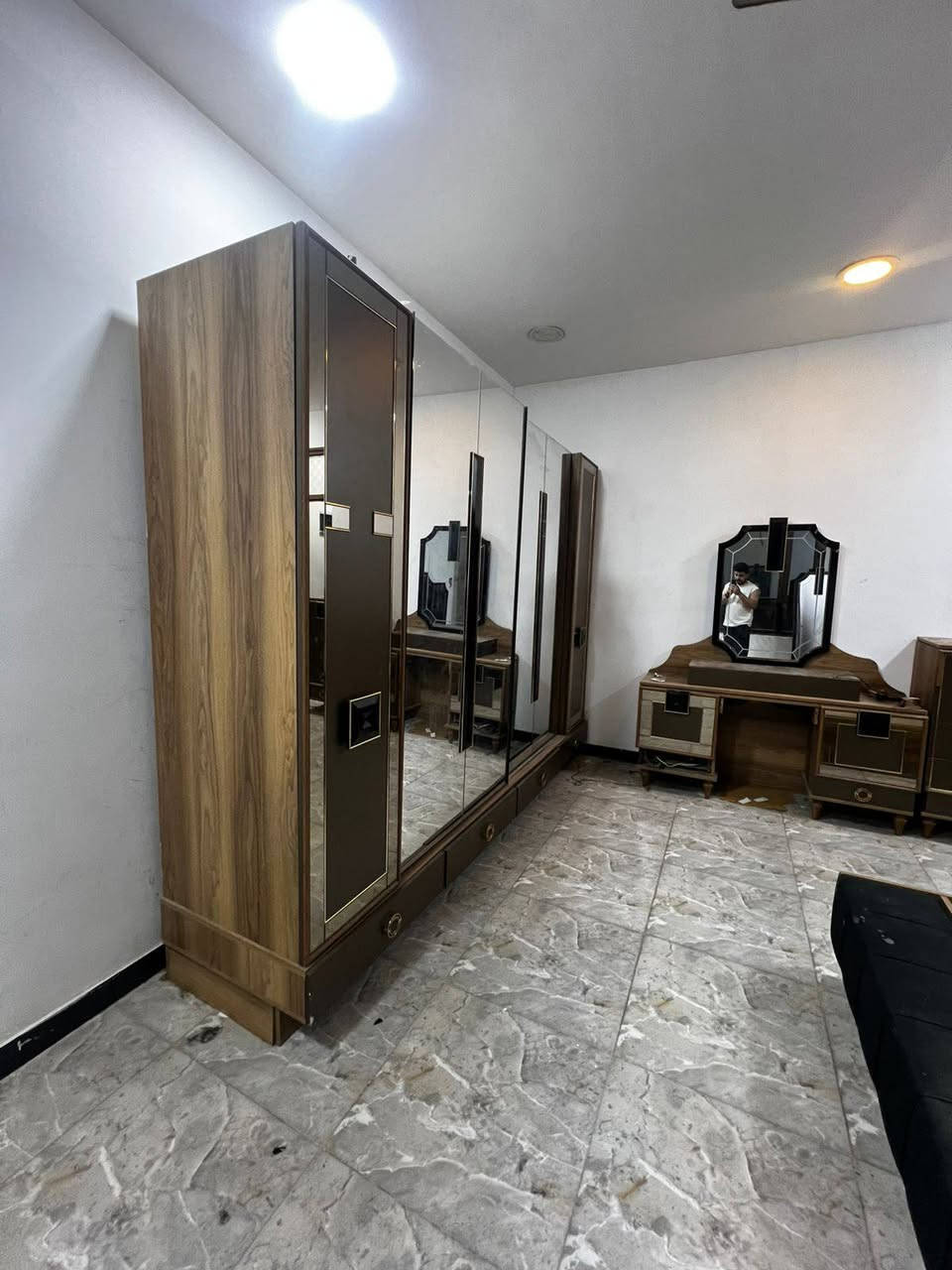 غرفه نوم تركي برغي وجوي حديد تخبل و جديده ونضيفه حيل مستعجل عليها كلش سعرها 400 وبيها مجال عنوانها بغداد الحريه *********** حسين
