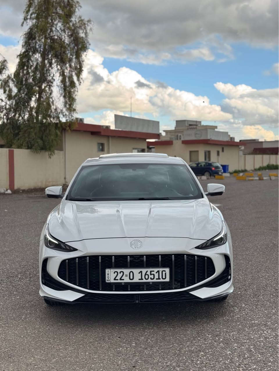 مؤديل 2025 ره قه م هه ولير سياره كه هـيچي نيه ده عامي بؤ ده عامي به شه رت نوقته ي نيه نها قؤپيكي له سه قفي هيه هي شحنه بونيتي دوو نوقته ي بچوكي هيه بي ده ست كاري  12 هه زار رؤشتوه شاشه ئه كتيف ده بل ئه كتيف مواسه فات فول سلايت بريك به سمه ٥ كاميره ئوتؤ هؤلد كوشن جلد لايت ليد گيج ئه ليكتروني شوين هه ولير نرخ 118 مه عامه ليكي زور زور كه م ژ.م *********** أربيل, العراق
