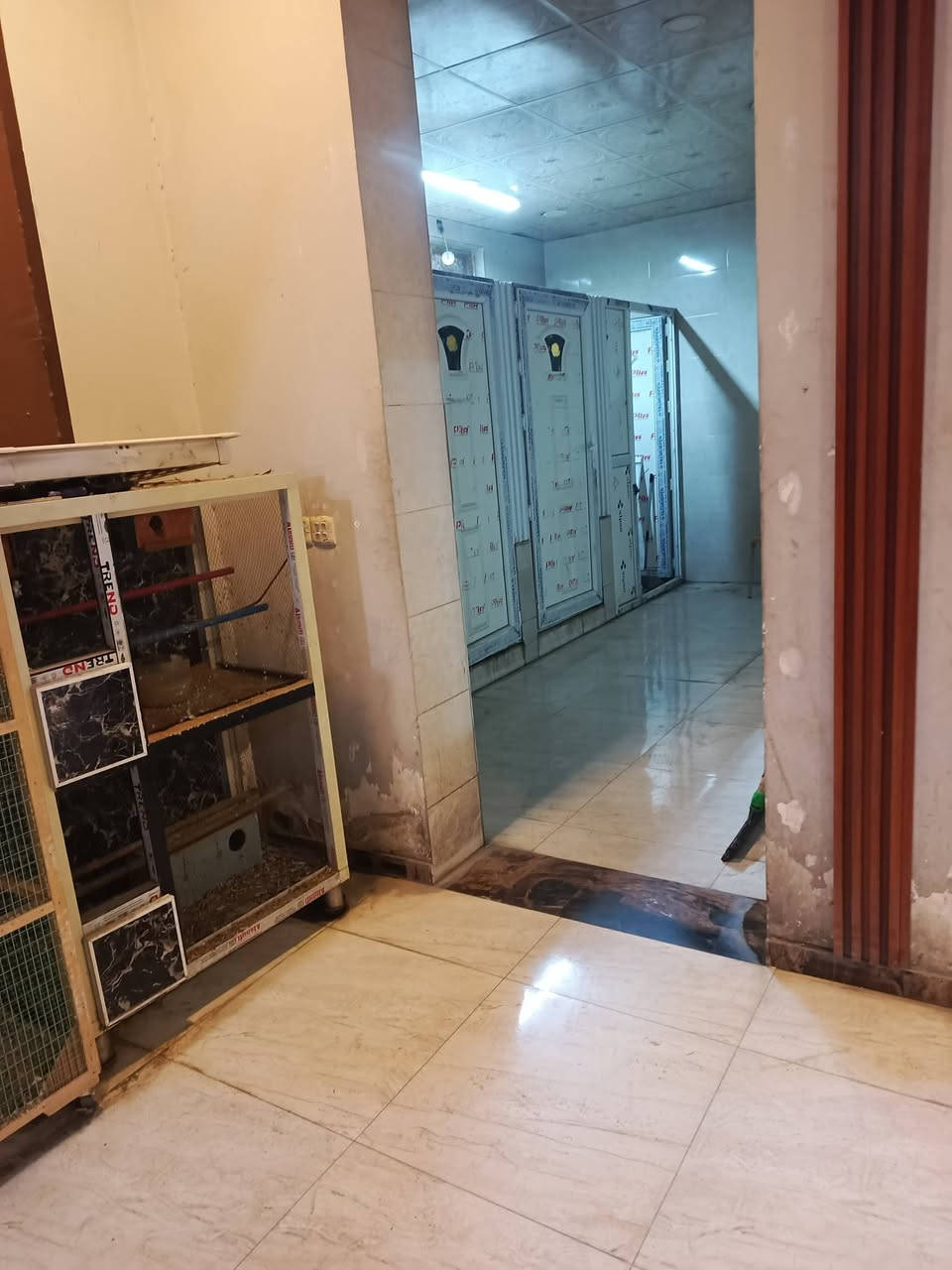 📢  قاعة للإيجار
فرصة استثمارية مميزة في الزعفرانية

تتوفر قاعة مكونة من طابقين في منطقة الزعفرانية – شارع الكهرباء – فوق سوبر ماركت الأميرة.

مساحة كل طابق: 200 م²
القاعة تعمل حالياً كـ كوفي ومجهزة بالكامل مع جميع الملحقات وتشمل:
✅ جلسات متكاملة.
✅ قسم نراكيل.
✅ قاعة ألعاب تضم:
بليارد.
بلاي ستيشن.
وجميع مستلزمات العمل.

ولا يشترط استثمارها ككوفي فقط إذ تصلح أيضاً لـ:
مجمع طبي.
مجمع تجاري أو خدمي.
مجمع منزلي.
أو أي مشروع آخر حسب الاتفاق.

موقع مميز ومساحة واسعة تناسب مختلف الأنشطة الاستثمارية.

📞 للاستفسار ولمعرفة التفاصيل يرجى الاتصال على الرقم:***********
