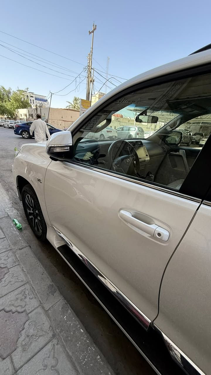 تبارك الرحمن 

للبيع تيوتا برادو vx وكالة تيوتا العراق موديل ٢٠٢٣
ماشية ٢٠ الف 
فول عدى الكامرات الاربعه 
داخل بيج 
فتحه سقف 
تبريد كشنات
ويل حجم ١٩ 
دبل تانكي 
مكينه ٦ سلندر ٤٠٠٠
مواصفات البرادو معروفه 

السياره استخدام جناي وتفويلتها كله محسن وسوبر  طريق خارجي ماطالعه ابد 

كفاله عامه فقط شخط يم العتبه والدعاميه مصلحه جهة عكس السايق واللحية مبدله 
فقط
للاستفسار اكثر 
***********
