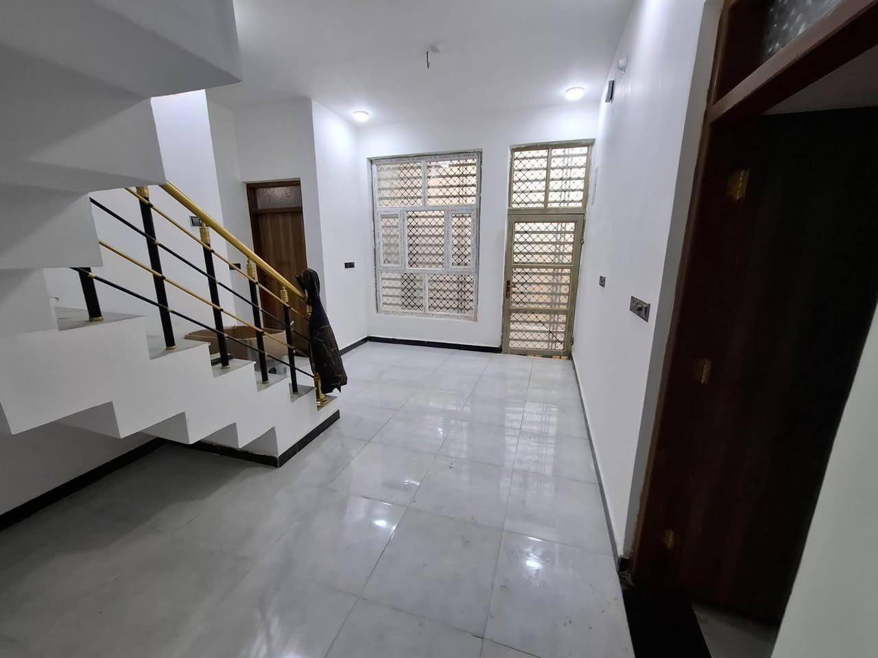 🏠دار سكن للبيع #مميز ثاني بيت عن الشارع جاهز غير مسكون
___
⭕العنوان : حي الزيتون 

-------------------------------------
✨كونكريت مسلح

♦️المساحة : 125م²
--------------------------------
✨ تفاصيل البيت ✨
____
⭕الطابق الأول : غرفه عدد ثنين استقبال وصاله ومطبخ ومجعين وصحيات ومناور وطارمه 

---+-+++

للاستفسار 
____
عنواننا ✍🏻
🔹شارع ستين مقابل صيدليه كبسولة

للاتصال ☎️
____
***********
