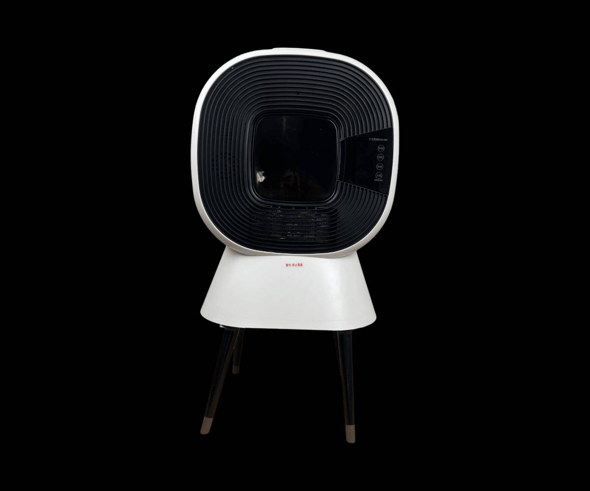 دفاية ذكية متعددة الوظائف (دفاية + سماعة + مبخرة + عرض لهب ديجيتال)

الاستخدامات

تمنحك أجواء شتوية فاخرة تجمع بين الدفء، الرائحة العطرة، والموسيقى الهادئة في منتج واحد.

مثالية لغرف الجلوس، غرف النوم، المكاتب أو الصالونات لإضافة جو مريح ودافئ.

يمكن استخدامها كقطعة ديكور أنيقة بفضل تصميمها العصري وتأثير اللهب الجمالي.

مثالية للجلسات المسائية أو لحظات الاسترخاء مع إضاءة اللهب والموسيقى والعطر.

المميزات

نظام تدفئة فعّال بقدرة 2000 واط بتقنية PTC Ceramic لتوزيع الحرارة بسرعة وأمان.

تأثير لهب واقعي ثلاثي الأبعاد يضيف لمسة فخامة ودفء بصري للمكان.

سماعة بلوتوث مدمجة بصوت نقي وواضح لتشغيل الموسيقى من الهاتف أو أي جهاز آخر.

مبخرة داخلية مخصصة للزيوت العطرية أو البخور لتمنحك رائحة جميلة وانتعاشًا في الجو.

شاشة رقمية LED لعرض درجة الحرارة والتحكم بسهولة.

وظائف متعددة بزر واحد لتبديل الوضع بين التدفئة، الإضاءة، أو تشغيل الصوت والعطر معًا.

نظام أمان ذكي مع فصل تلقائي عند السقوط أو ارتفاع الحرارة.

مؤقت تشغيل تلقائي (من 1 إلى 12 ساعة).

تشغيل مباشر على الكهرباء 220 فولت بدون الحاجة لشحن.

تصميم أنيق بلون أبيض وأسود يناسب الديكورات الحديثة.

محتويات الصندوق

دفاية ذكية متعددة الوظائف (دفاية + سماعة + مبخرة + عرض لهب).

قاعدة الأرجل + براغي التثبيت.

دليل الاستخدام.

الملاحظات

الجهد الكهربائي: 220V – 50Hz

الطاقة: 2000W

أبعاد الكرتون: طول 45 سم × عرض 30 سم × ارتفاع 58 سم

يُنصح بوضعها على سطح مستوٍ بعيد عن المواد القابلة للاشتعال.

استخدم زيوتًا عطرية مخصصة للأجهزة الكهربائية في حجرة المبخرة.

المنتج مخصص للاستخدام الداخلي فقط.