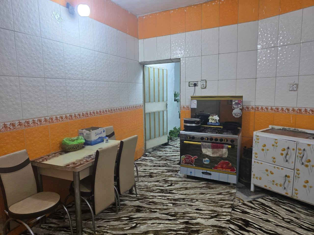 للبيع بيت مساحة 185
الموقع حي الحكيم شارع علاء غريب يبعد عن الشارع العام اقل ال 50متر  
البناء بلوك السقف صب مسلح و الغرفتين عكادة الأرضية سيراميك 
يتكون البيت من غرفتين نوم وصالة جبيرة وصالة صغيرة واستقبال ومطبخ وصحيات داخلية وخارجية 
مربوط على مجاري رئيسية السعر، 45 وبي مجال ستفسار ***********
