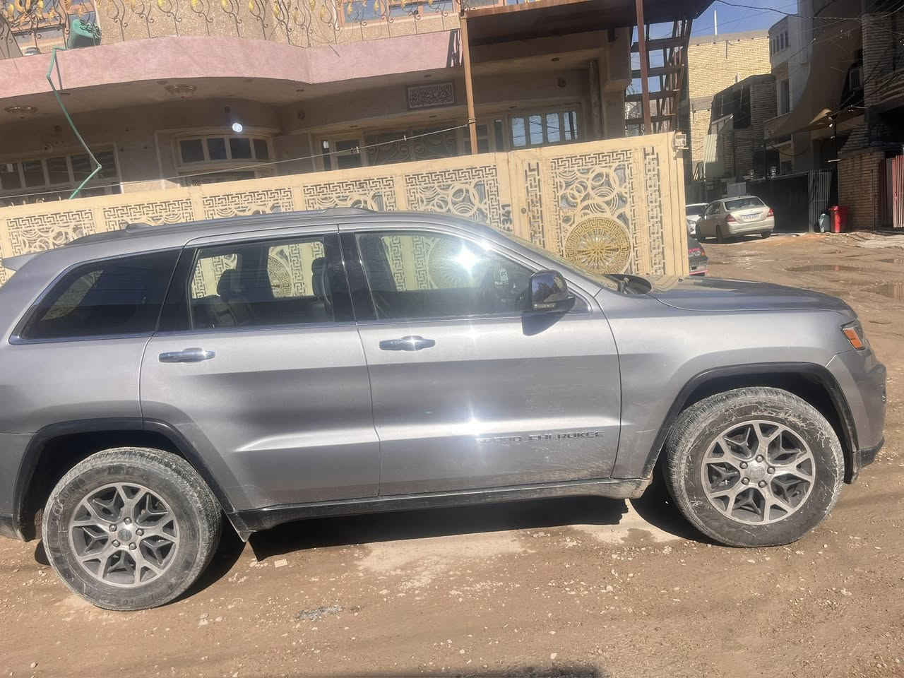 السلام وعليكم 

جيب شيروكي لمتدد موديل 2020

هاي صور السيارة والسونار موجود 
 مكان السيارة بغداد /الدورة 
السعر 190

للاستفسار اكثر ***********
