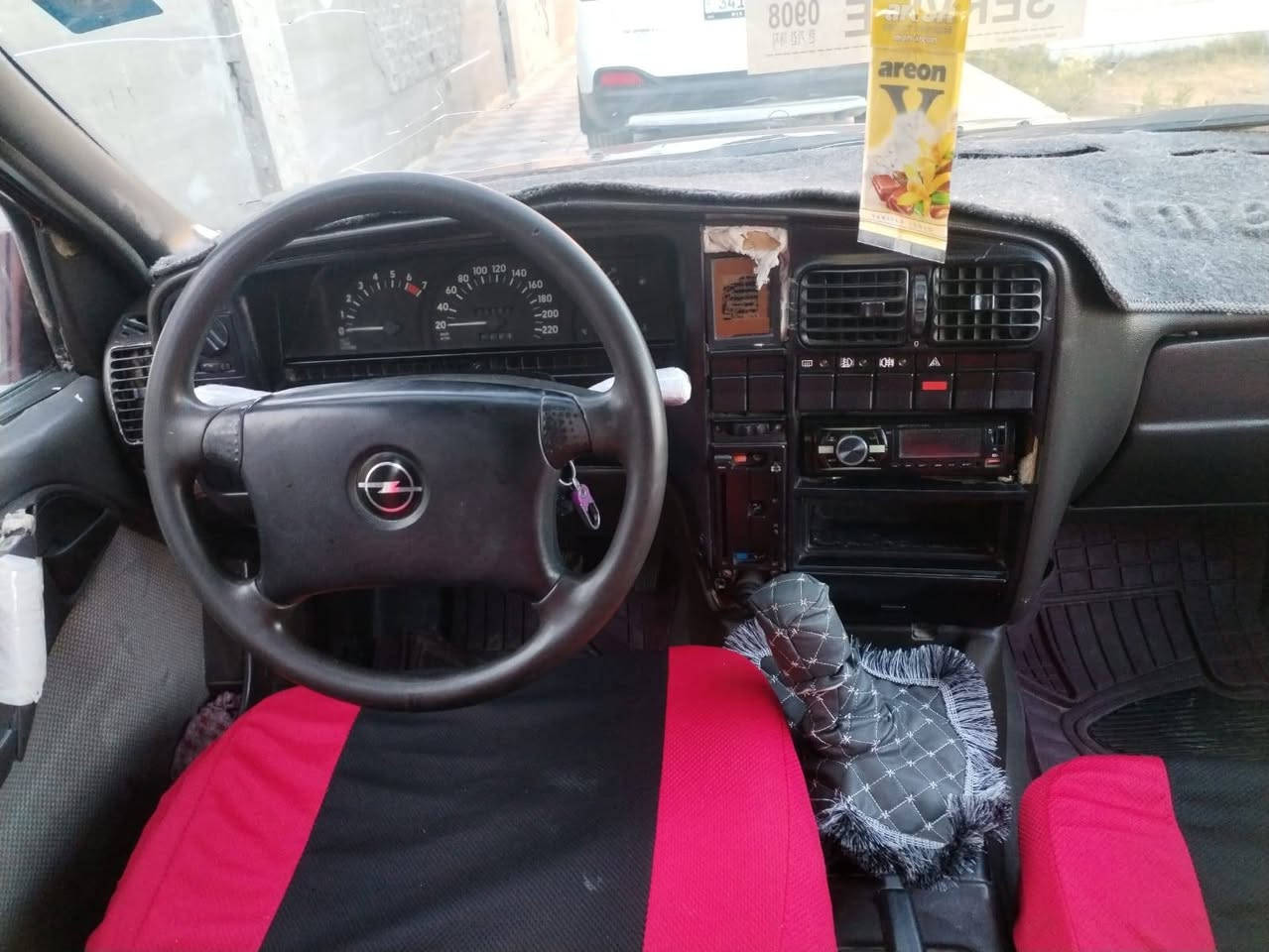 اوبل فول ومكفوله من ضربه فقط صبق جماليه مكينه كير حداديه كله جديد ترايك220 السياره فول تبريد بلادي العنوان بغداد النهروان السعر33وبيها مجال ***********
