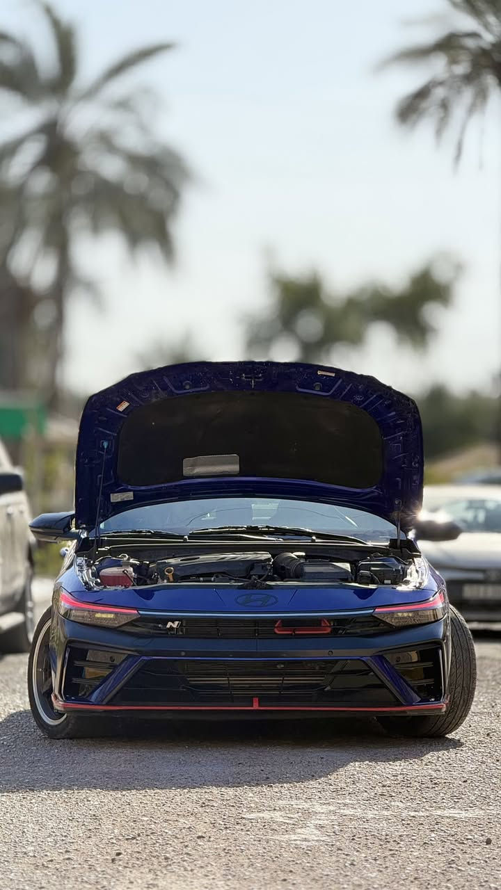 موصفات ال معروفه Elantra n 
كير عااادي سياره جديده كل نقص مابيها 
محرك 2.0 تيربو طياره 
ماشيه 8000 
عليها وياله 18 وتخم تاير جديد 
عليها لدات متغير اماميه 
وهوائيه اماميه
سونار موجود بيها وصور حادثها موجوده للبيع او مراوس ب اقل
***********
السعر 145 بدون رقم سياره
