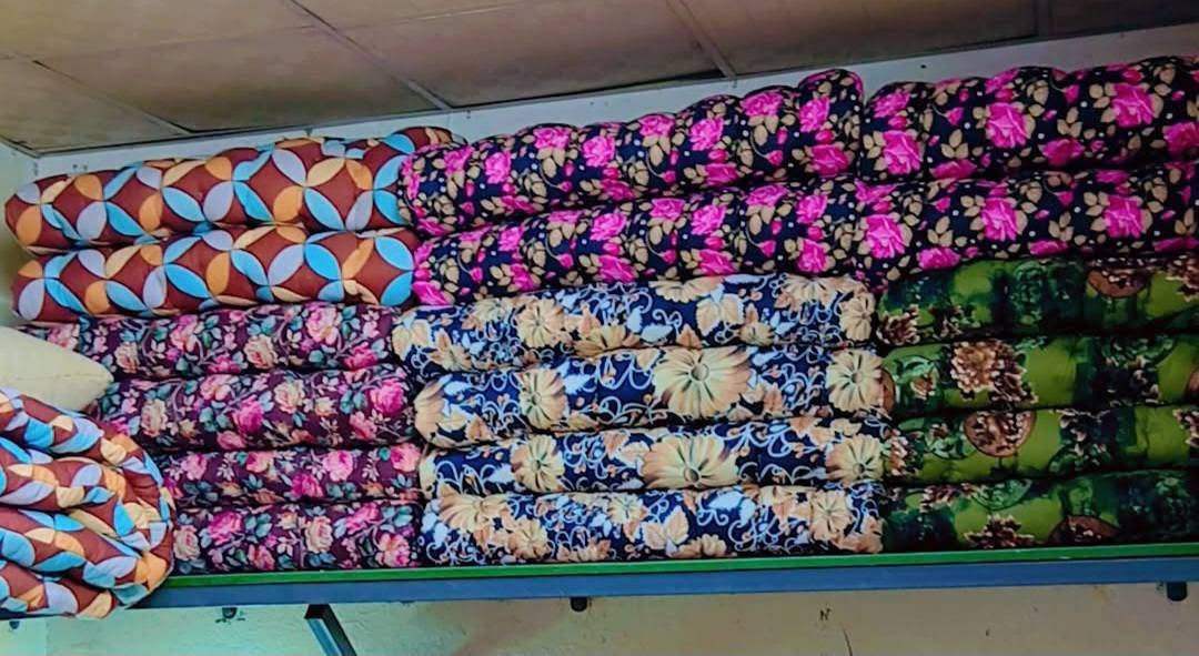 ندافه ومفروشات الزهراء  جانب من أعمالنا تجديد وأعاده وعمل المفروشات وبيع القطن وتزكام  المفروشات حسب الطلب مخاد  جودليات لحفان كوشات دواشك للتواصل الاتصال بلرقم ‎***********  او مراسله الصفحه يوجد خدمه توصيل  لاستلام المفروشات وتجديدها
