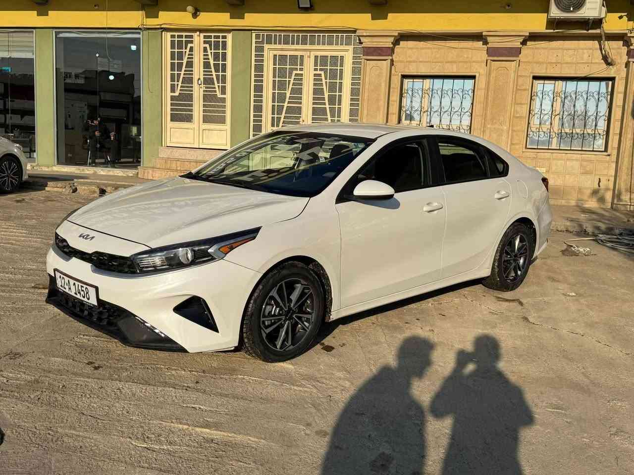 السلام عليكم 
فورتي 
موديل 2023
رقم نينوى الدولي 
سياره مواصفات نص فول 
حساسات قياده ذاتيه تحديد مسار شاشه وكامره 
محرك وكير شرط 
محرك 20 دوش 
سياره ضرر ثلاث قطع بوند وجاملغ وباب وبيها داخل 
رقم الشاصي مرفق مع الصور  
السعر 138$  وبيها مجال
🛑ملاحظه مهمه
 يرجى الاتصال من  الساعه 9 صباحأ إلى الساعه 9 مساء
#العنوان موصل الجديده شارع بغداد مجاور سنتر بغداد
#مكتب ال رزان للسيارت
***********
***********
