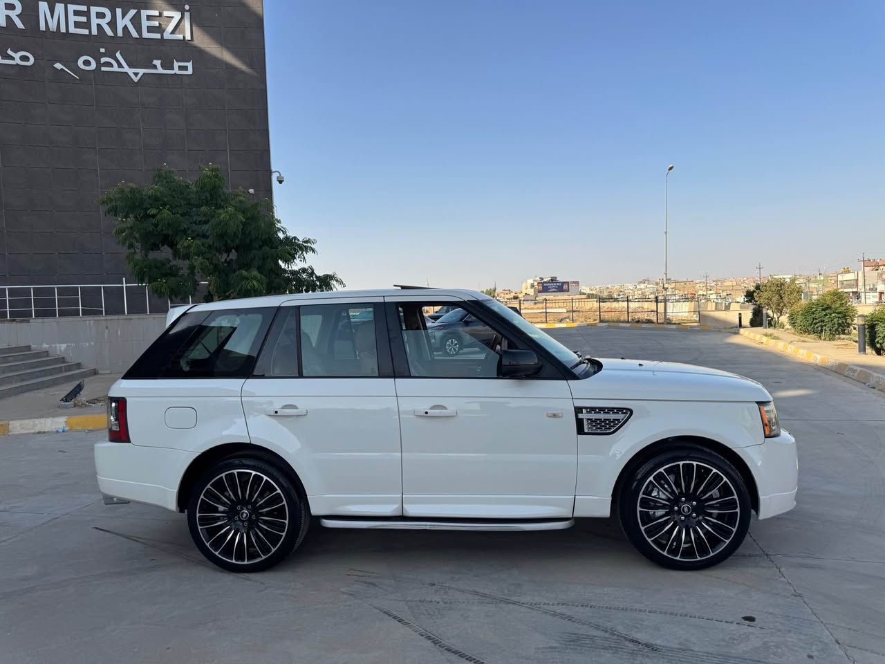 عربي /كوردى
رنج روفر موديل 2010 صفر شركة سردار فول فول مواصفات كلش كلش نظيف مكفول دعامية لدعامية كاميرة 360 درجة  حساس شاشة 4 نيظام قيادة محرك مرغوب سوبه ر دواخل قيسي فتحة 110 الف كيلو ماشي جديد جديد و بعد مواصفات رنج روفر المعروفة 
بدون صبغ دعامية لدعامية بشرط و كير و محرك و تبريد و سوبر و دبل و دبل اكسل بشرط شرط تحويل و غرامة
مكان كركوك
سعر 173
***********
***********

رنج روفر موديل 2010 صفر شركة ى سه رداره فول فول مواسه فاته زور زور خاوينه ته نها و ته نها 110 هه زار رويشتوه دعامي بو ده عامي به شه رت شاشه يه كاميره يه 360 ده ره جه 4 جورى ليخورين مه كينه مه رغوب سوبه ر جارجه ناو قه يسه زور زور تازه يه و زور مواسه فاتى تر
بي بوياغه به شه رتي گير و مه كينه و سوبه ر و ته بريد و ده بل و ده بل اكسل و به شه رتي تحويل و غرامة
شوين كركوك
نرخ 173
***********
*********** كركوك, العراق
