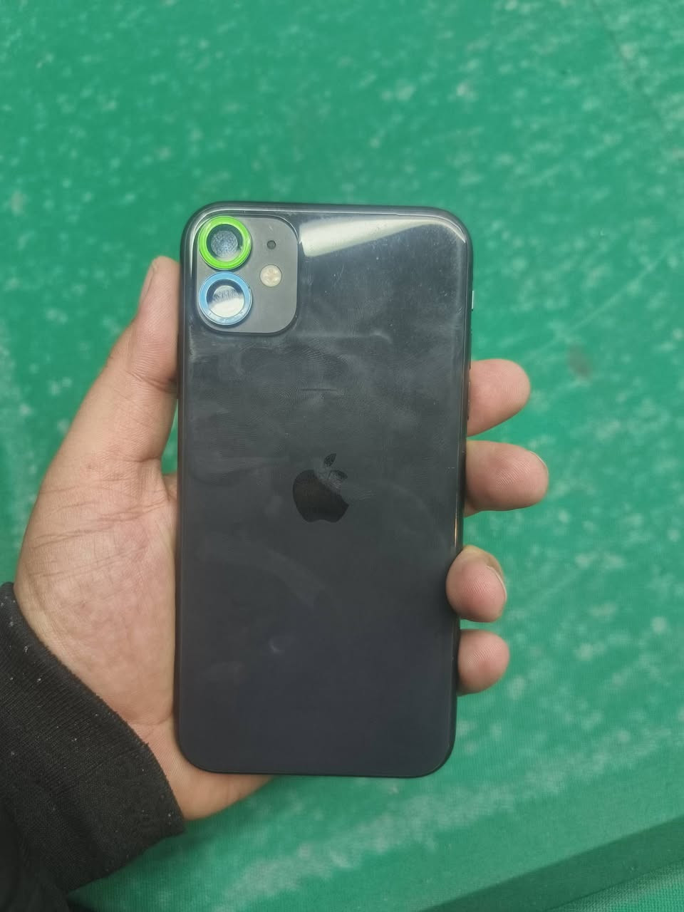 عندي ايفون 11 جهاز نظيف مقفول ايكلود شاشة شحن جهاز شغال ابيع ادوات السعر ٩٠الف *********** واتساب

