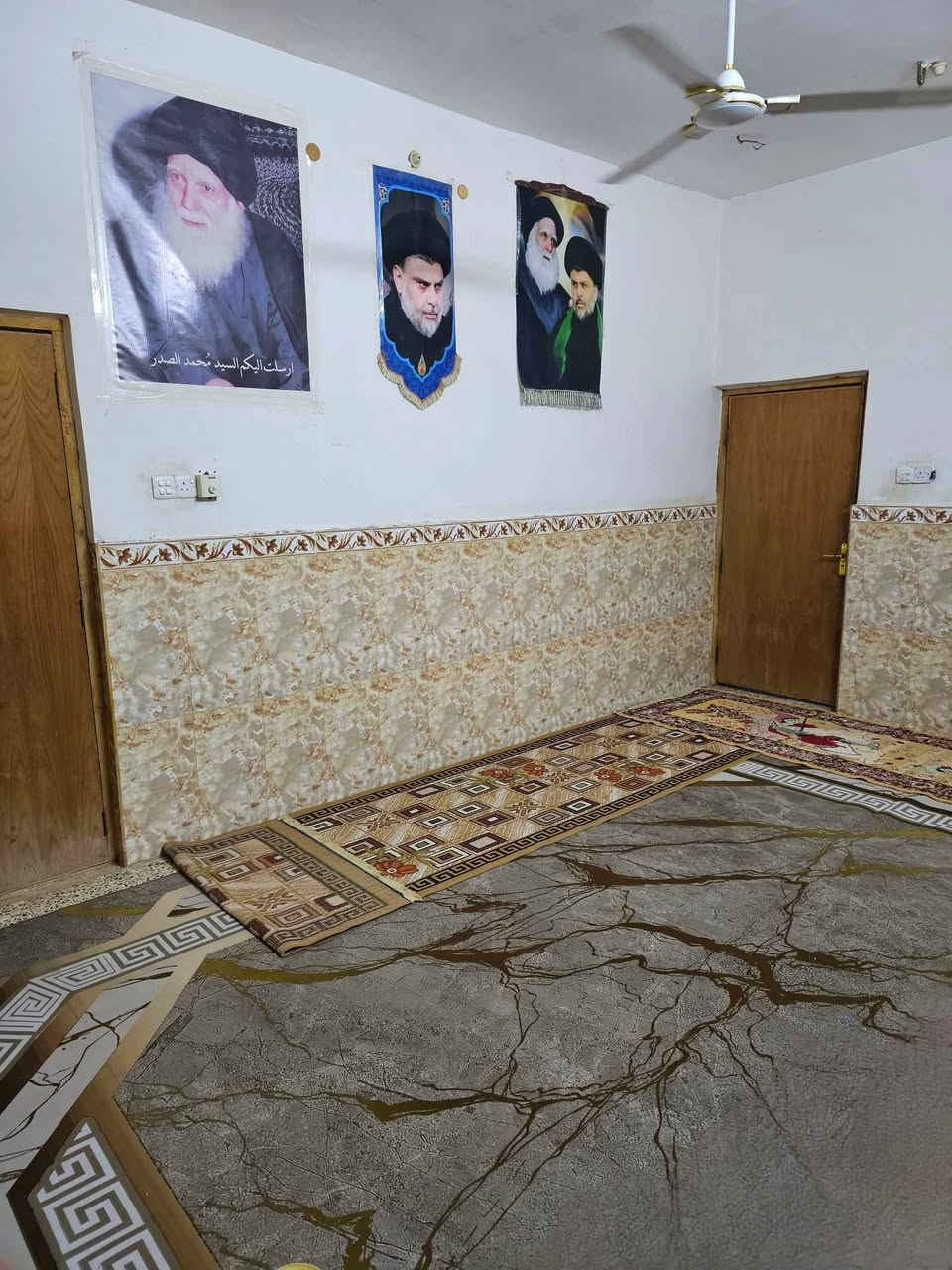 بيت للبيع مساحته  125متر

 صب كونكريت ستاره وبيتونه بي 

العسكري القديم فرع الصوره السايدين 
اول شارع على اليمين 

 بناء 2017  تقريبا طابق واحد 
  
يحتوي استقبال /وصاله /وغرفه/ ومطبخ ومناور اثنين وكلدور صغير وصحيات داخليه وخارجيه
السعر ٧٧ قابل للتفاوض البسيط 
باقي التفاصيل خاص او الاتصال بالرقم 
***********
