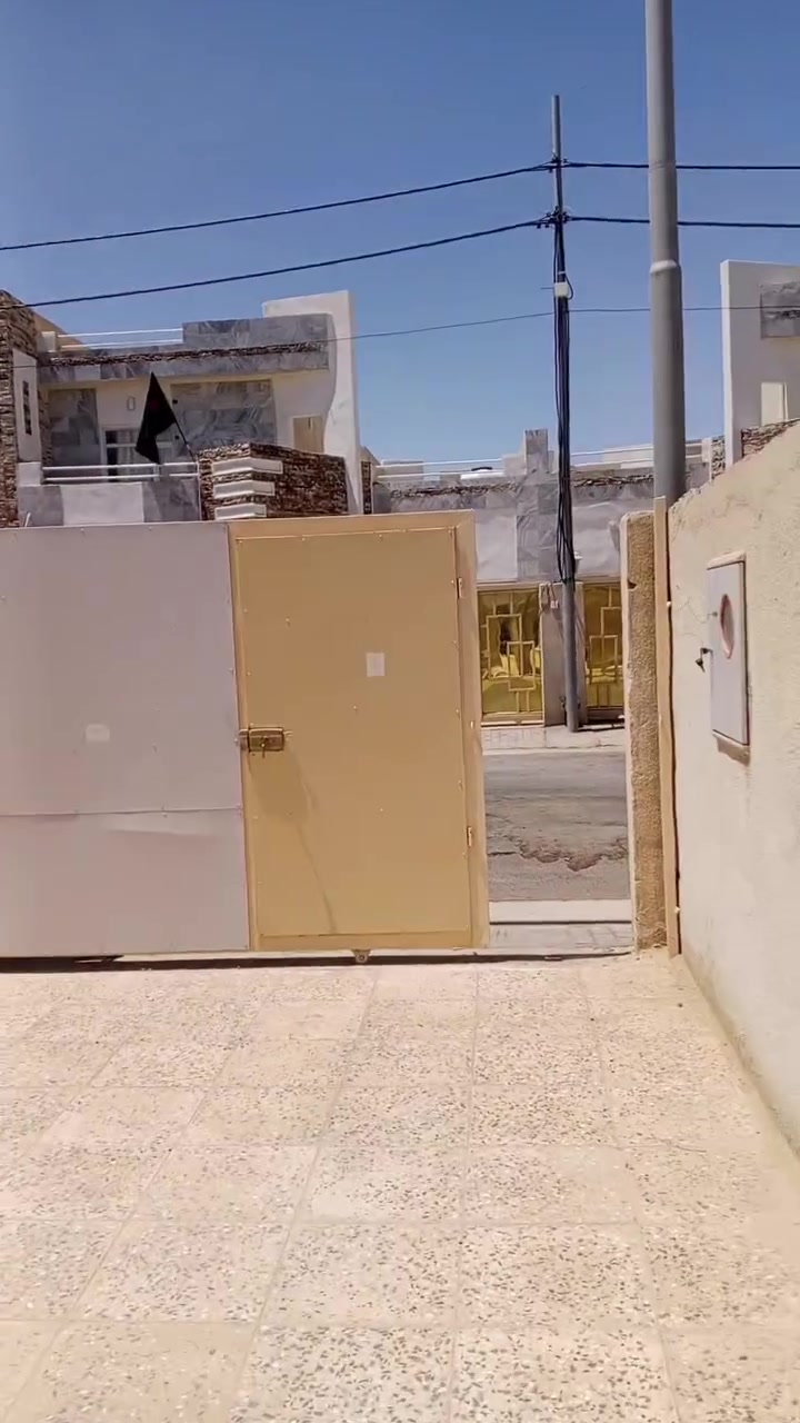 فرصة لامتلاك دار بموقع مميز وخدمات كاملة ب35مليون  والمبلغ المتبقى على شكل اقساط مكون من 3غرف واستقبال  صحيات مطبخ صاله مفتوحه حديقه مساحه البيت 200 متر للمعلومات ***********
