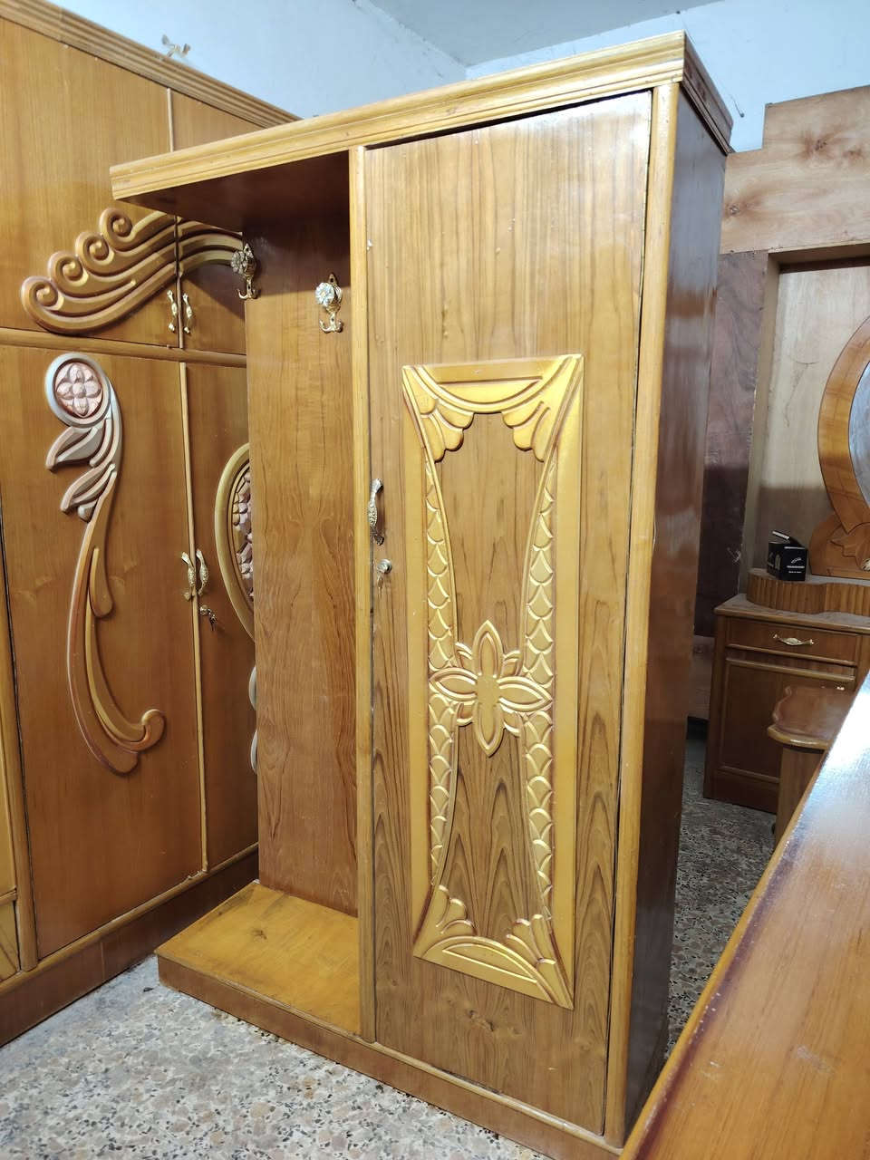 غرفه مستخدمه طابقين  سعر 550 معرض ابو عقيل ميسان حي رساله شارع ماطور قرب صيدليه حازم ***********((نشتري جميع الغرف ))

