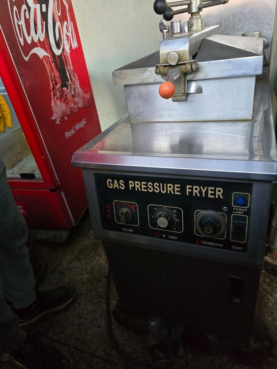 جهاز كنتاكي للبيع نظيف 
شغال تصعيد وتنزيل الدهن 
عنواني الديوانية للاستفسار الاتصال على الرقم 
***********
@الجميع
