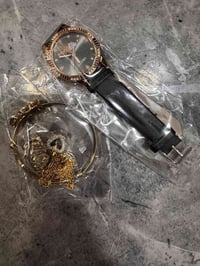 سيت هدية نسائي • ساعة وقلادة • جملة