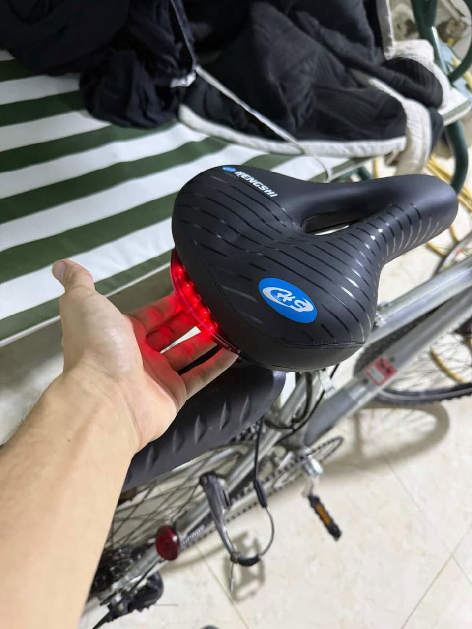 السلام عليكم
بالسيكل للبيع جديد سعر 125 

متروك البايسكل محد طالع بي يرادله جوب 

للتاير فقط مكاني ديوانيه


**إذا كنت صاحب هذا الإعلان وتريد حذفه لأي سبب، رجاءا أرسل رسالة إلى الدعم الفني**