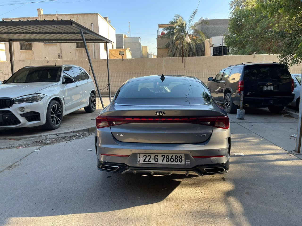 سلام عليكم
عندي k5  موديل 2021
حادث جاملغ وباب سايق
تبديل جاملغ وباب وصبغ فقط قطعتين
بجم كبس
لون رصاصي
سياره حلوه وجديده واحله من صور
موصفات
بصمة تشغيل
بصمة ابواب وصندوق
سايد بريك بصمه
شاشه كبيره + كامره دواره
3 وضعيات قياده 
توقف ذاتي 
رادار امامي وخلفي وجانبي 
تحكم ستيرن جهتين 
مكينه 1600 تيربو 
كير بلدي خير من الله  
صدر جديد 
تبريد ثلج 
رقم اربيل بسمي رقم جديد 
هزه وفحص كوله جديد 
شرط التحويل 
السعر 138 وبيه مجال بصيط وين اليدور جديد ورخيص 
رقم هاتف تصال عادي او وتساب *********** 
مكان السياره بغداد الكرخ مجمع 28 نيسان
