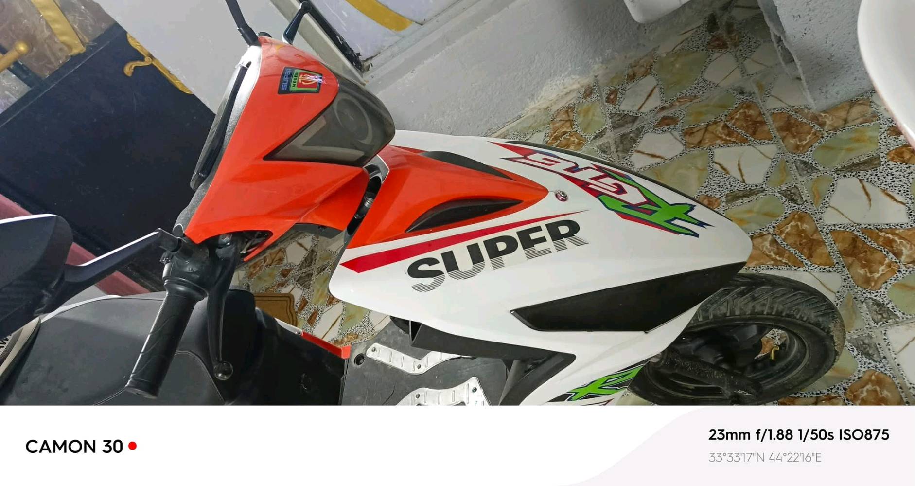 السلام عليكم دراجه #كهربائيه ⚡. شحن 🔋 للبيع. دراجه تشتغل #بصمه و #وسويج  جديده ونضيفه نضافه فول .. سرعة الدراجه 75.. وتمشي بل شحنه الوحده 40 كيلو وبيها منفذ شحن 🔋للتلفون. ولدراجه بيها نضام #البك .. وتمشي 3 سرعات..وبيها مانع #سرقه جهاز انذار وياها شاحنه الاصليه. وجفوف اصليات وخوذه.. السعر 550..وبيها مجال بسيط  العنوان الراشديه القدس/***********