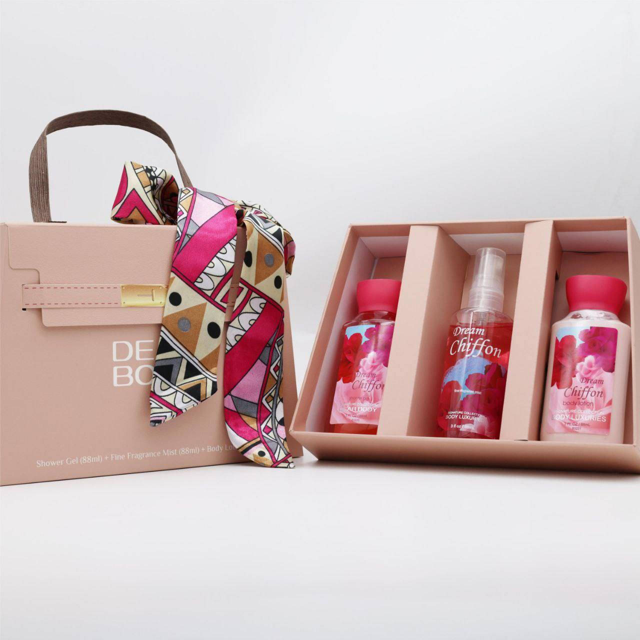 حقيبة 💼 دير بودي DEAR BODY الثلاثيـة 🌷🪐
تحتوي على منتجات للعنايـة بالجسم 🥹
• شاور لطيف وبعطور مختلفـة والعطر مالتة يموت تحسين بانتعاش ونظافـة 🧚🏼‍♀️
• كريم مرطب للجسم يقلل الجفاف وعطرة كلش لطيف ينطي نعومة تجنن ✨
• عطر للجسم بعد الأستحمام للجسم والشعر وحتة الملابس عطرة انثوي 💗🫰
ترهم هدية 🎁 لان مرتبـة وانيقة 👀


**إذا كنت صاحب هذا الإعلان وتريد حذفه لأي سبب، رجاءا أرسل رسالة إلى الدعم الفني**